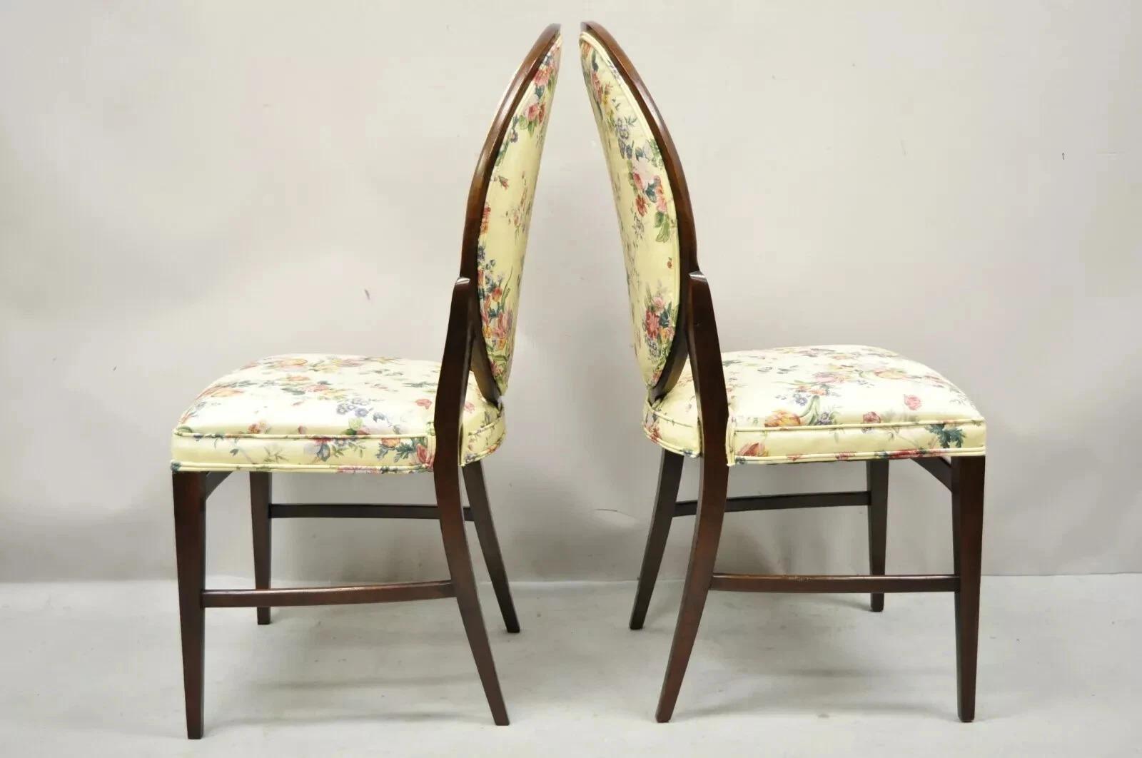 Sedie da pranzo francesi Art Déco ovali con schienale imbottito e struttura in legno di mogano - una coppia in vendita 4