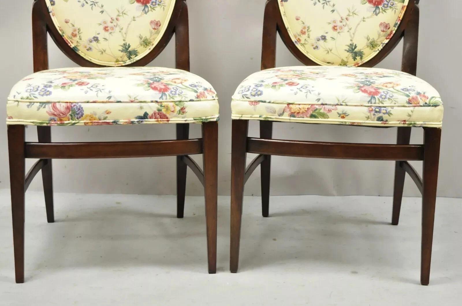 Sedie da pranzo francesi Art Déco ovali con schienale imbottito e struttura in legno di mogano - una coppia In condizioni buone in vendita a Philadelphia, PA