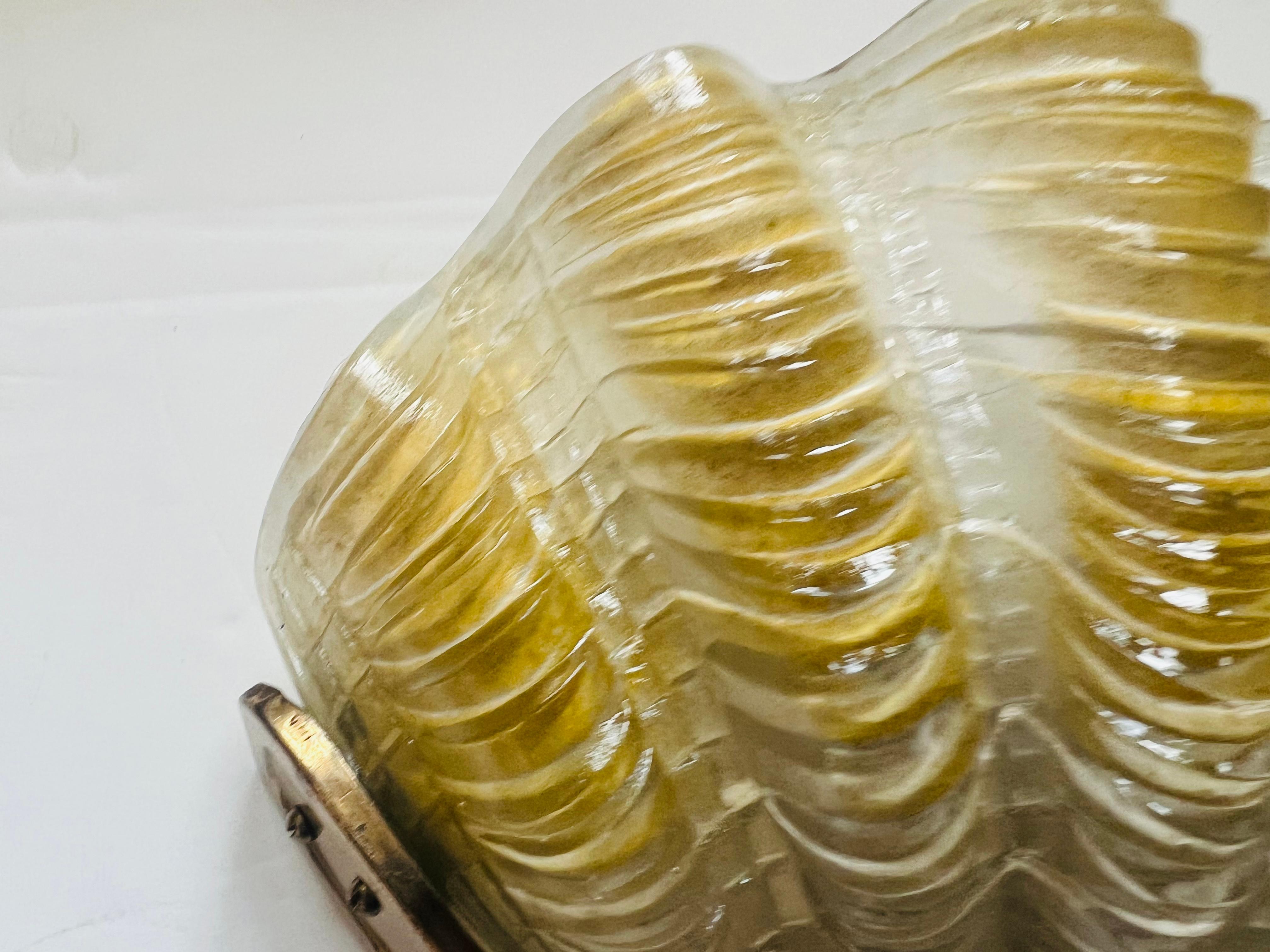 French Art Deco Oyster Glass Wall Lamp, 1930 For Sale 6