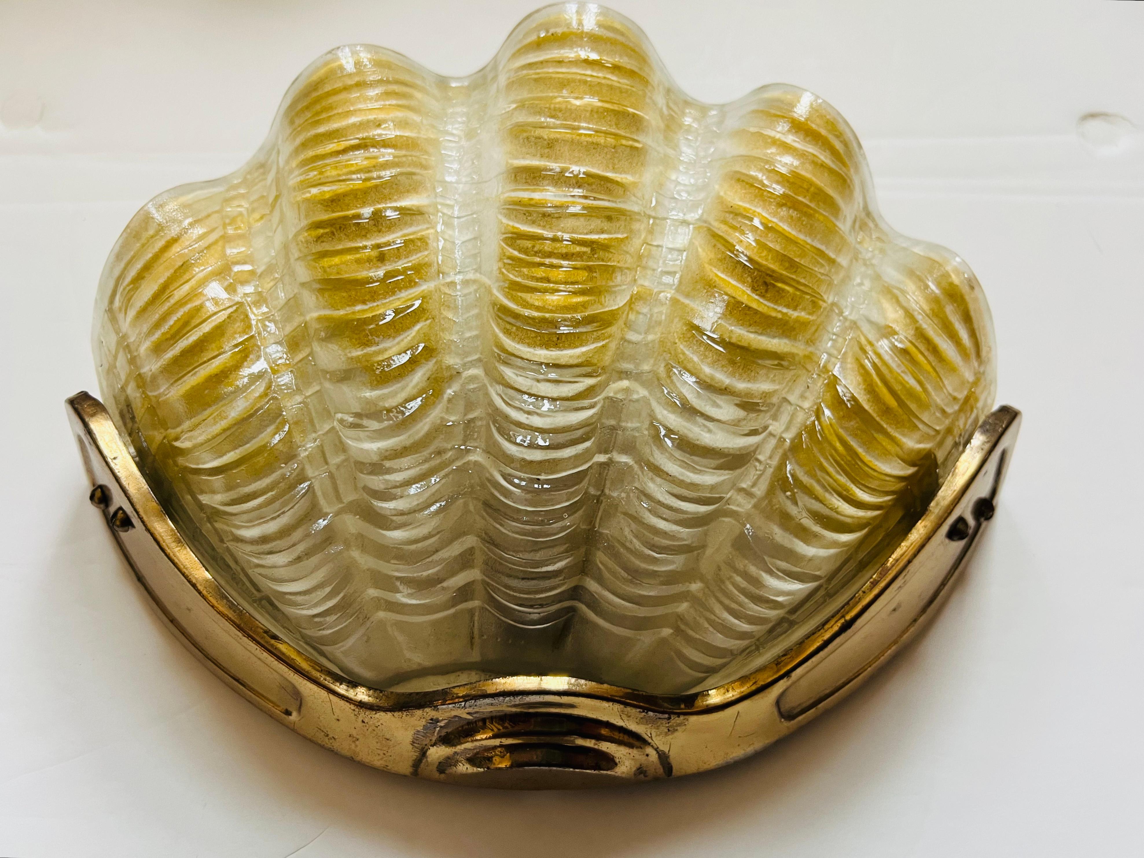 French Art Deco Oyster Glass Wall Lamp, 1930 For Sale 7