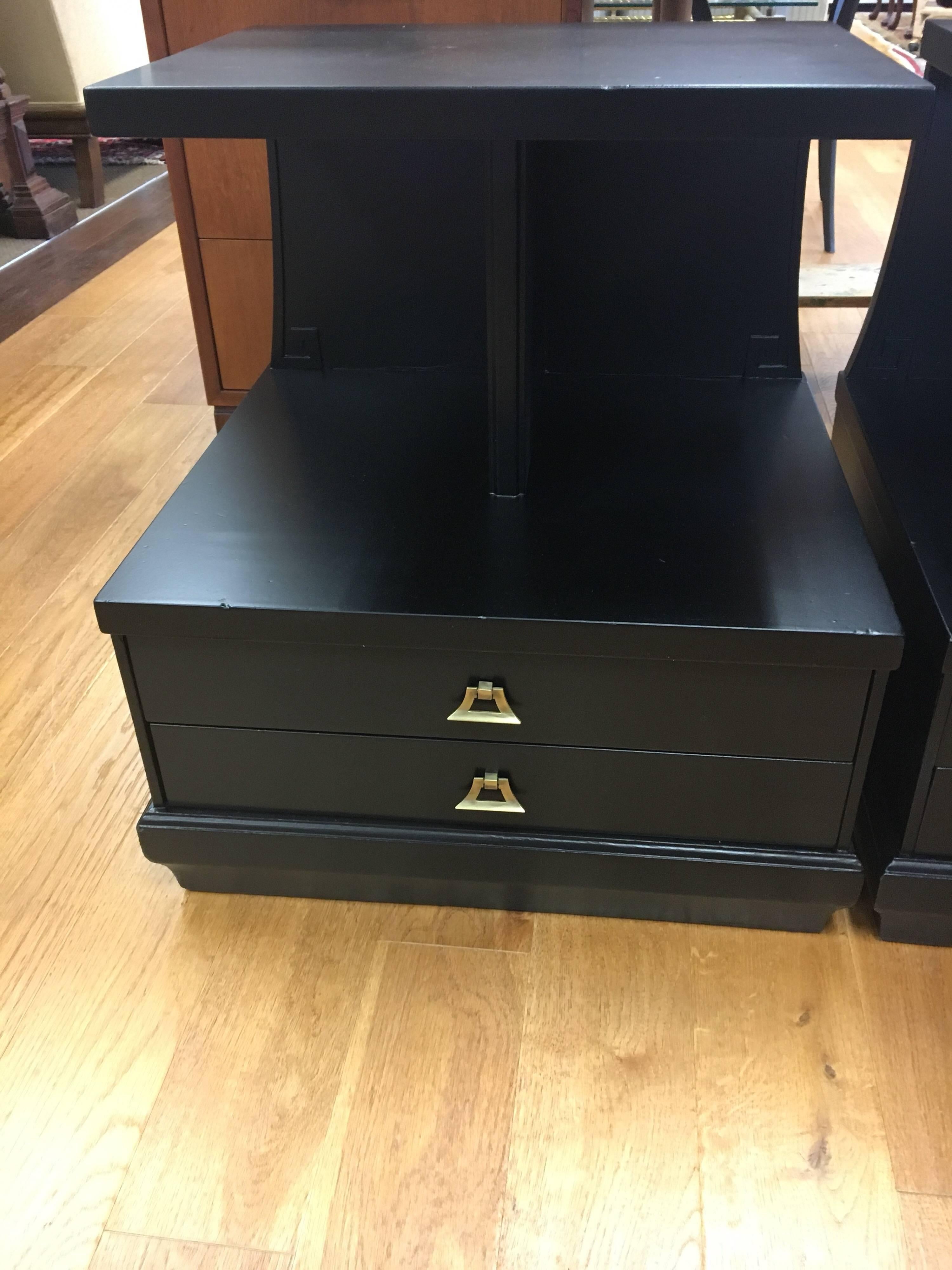French Art Deco Pair of Ebonized End Tables Side Tables Nightstands In Excellent Condition In West Hartford, CT