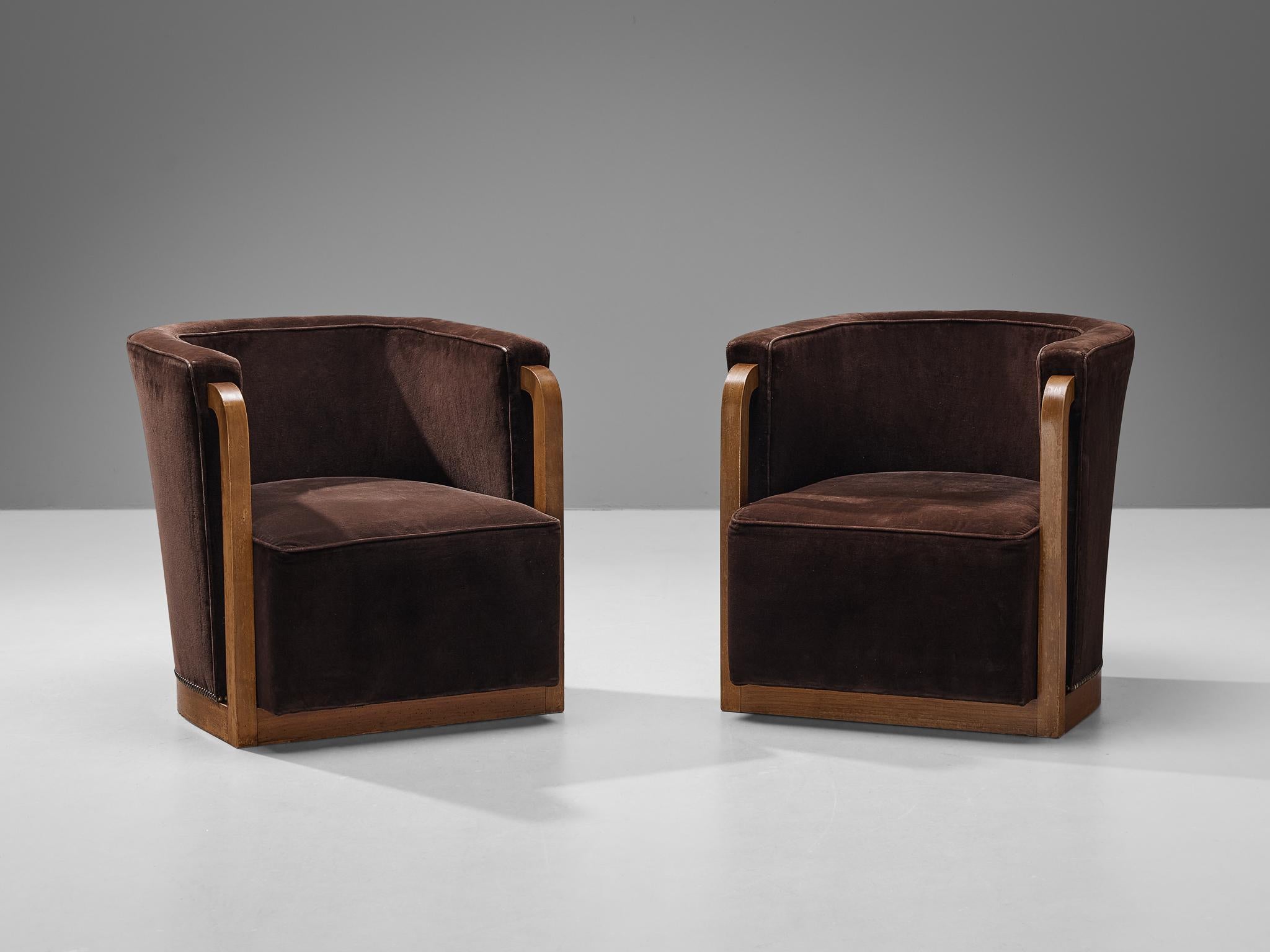 Mid-20th Century French Art Deco Pair of Lounge Chairs in Brown Velvet and Wood