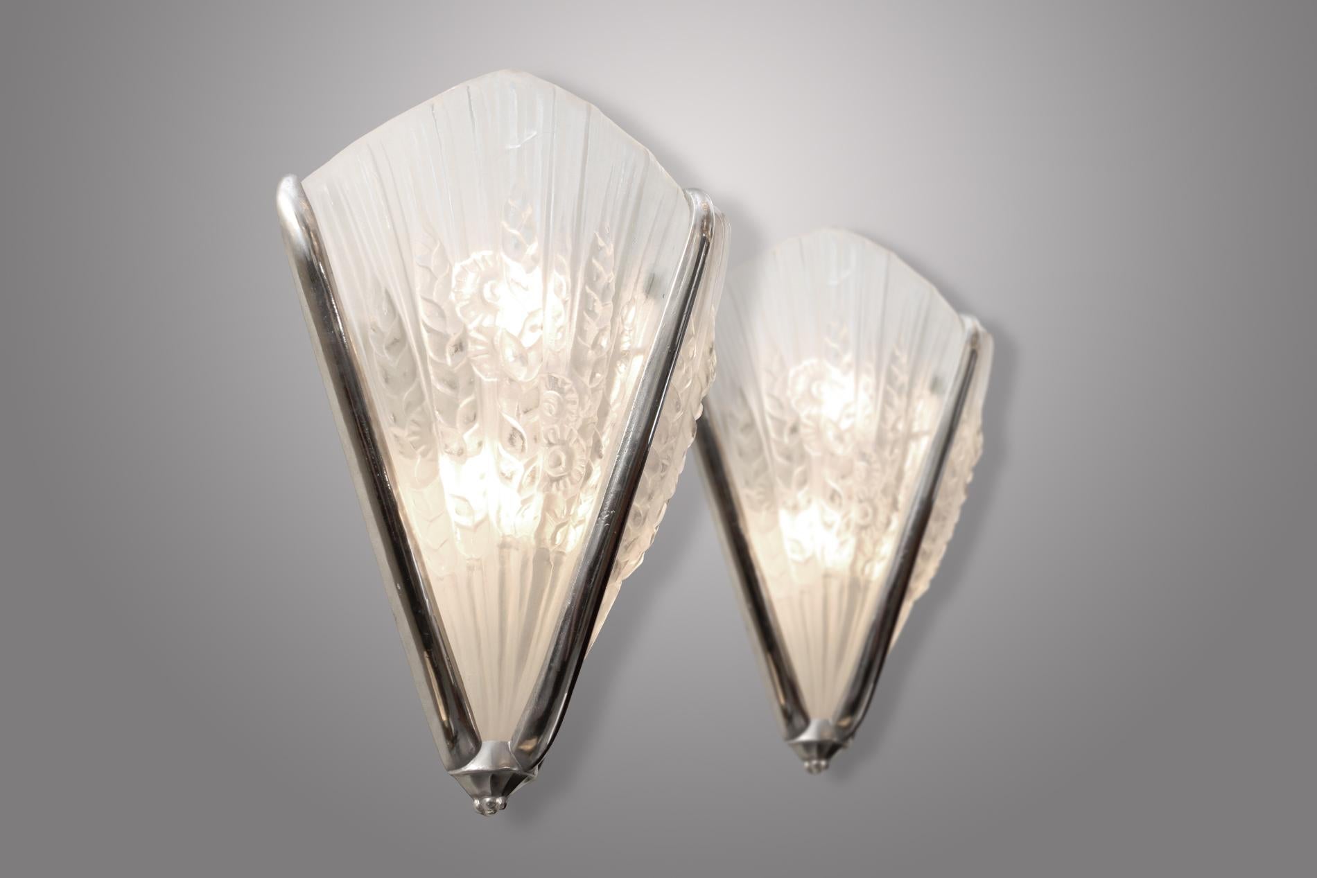 French Art Deco pair of sconces by Genet & Michon In Excellent Condition For Sale In SAINT-OUEN-SUR-SEINE, FR