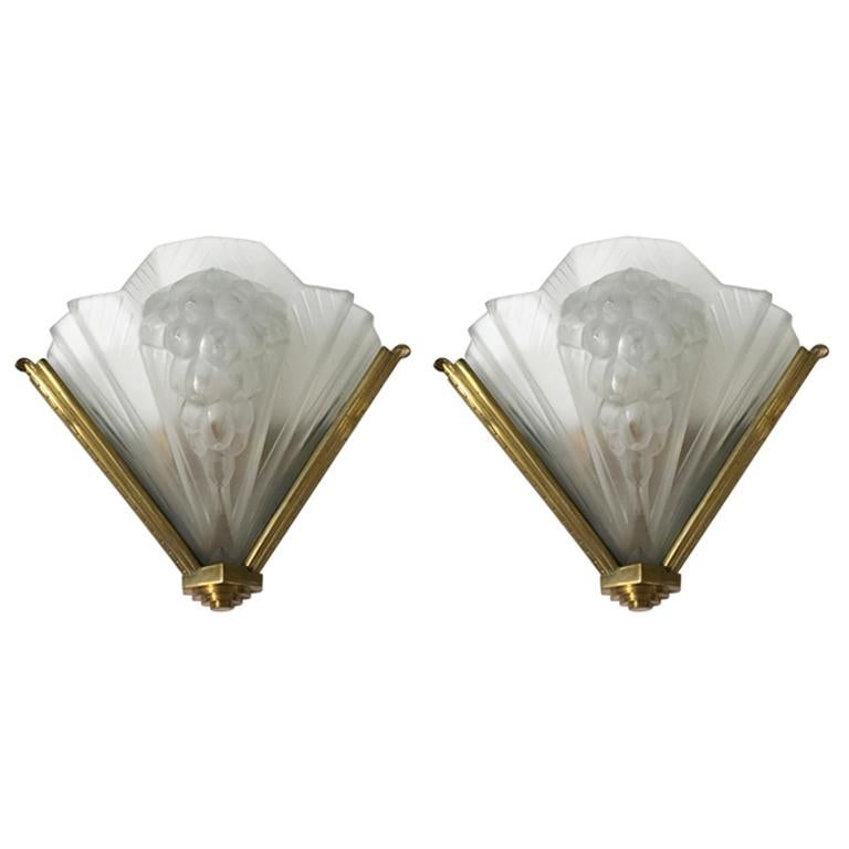 French Art Deco Pair of Signed Atelier Petitot Ribbed Sconces
