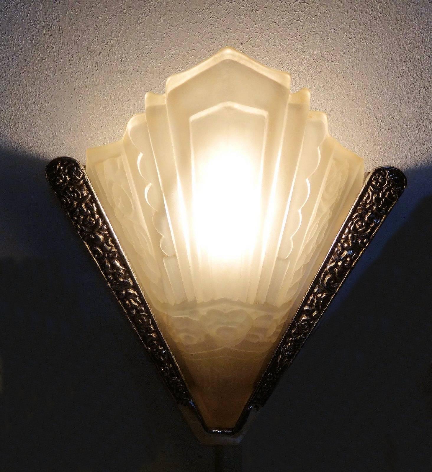 French Art Deco Pair of Wall Light Sconces 1