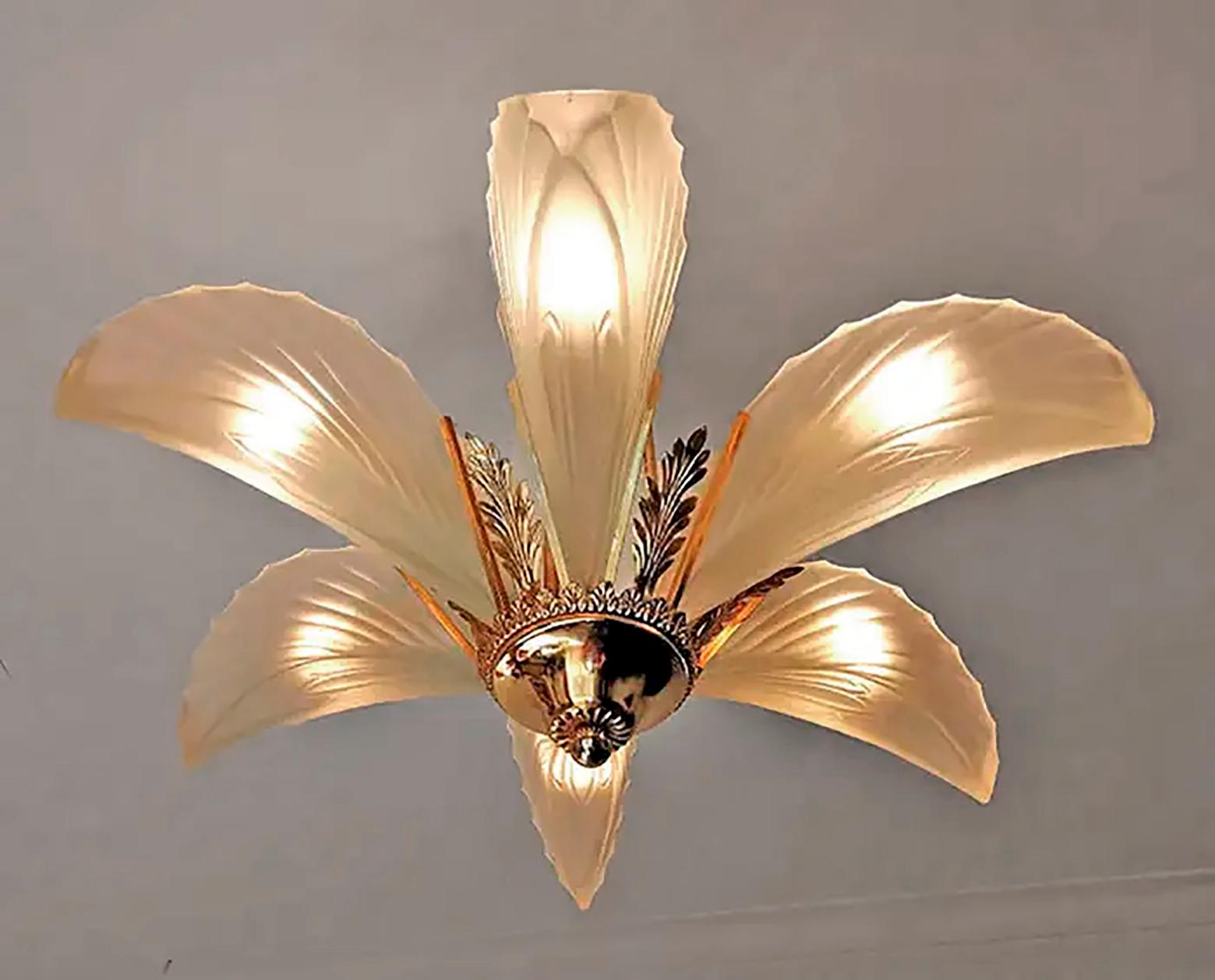 Metal French Art Deco Palm Tree Feather Chandelier in Frosted Glass & Gilt Brass