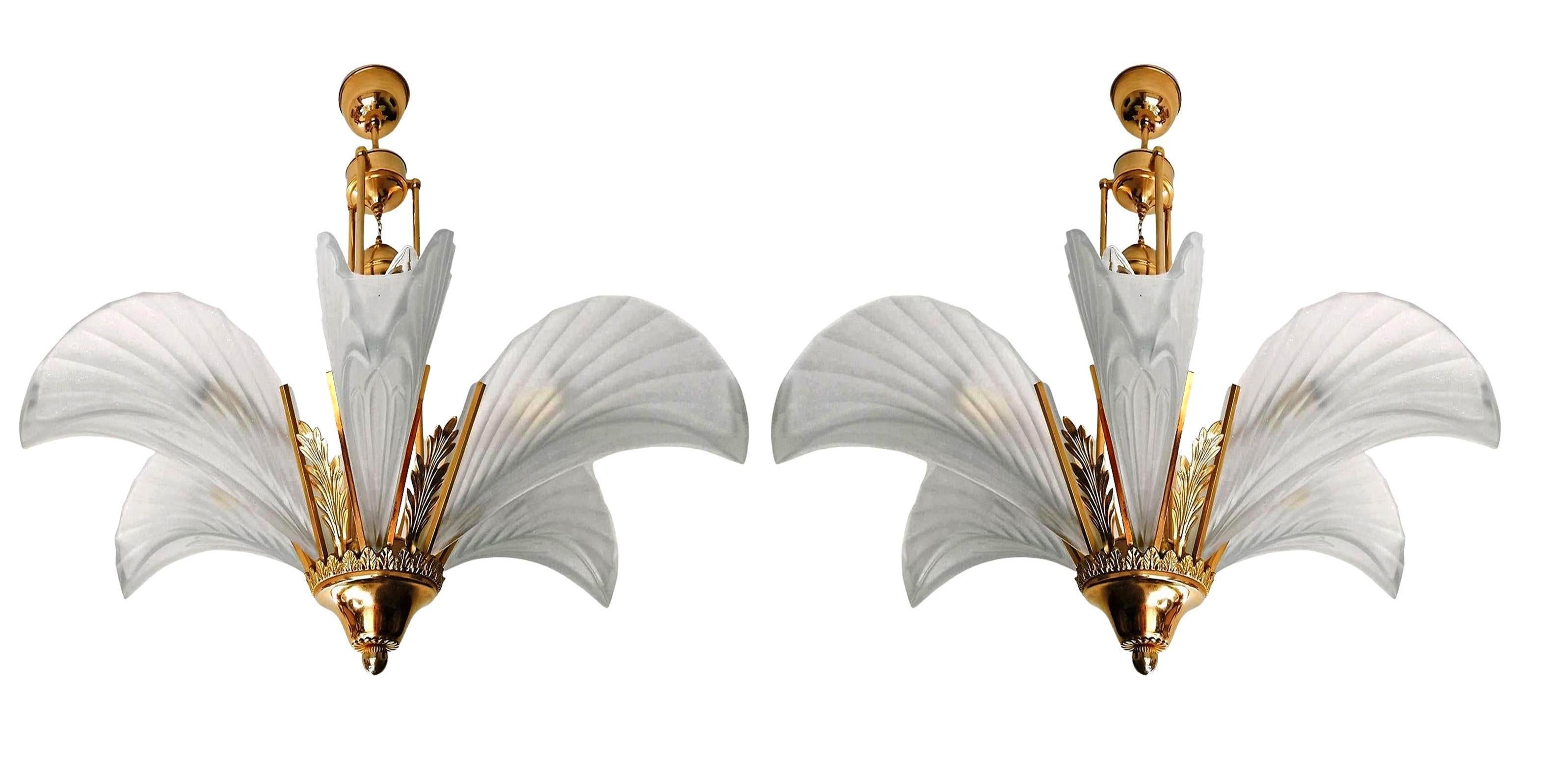 French Art Deco frosted glass leaves lamp shades gilt chandelier. A pair available. Price Per Unit.
Dimentions:
Diameter 28.5 in/ 72 cm
Height 25.2 in/ 64 cm
Weight: 8Kg / 18 lb
6 light bulbs E14 Good working condition
Assembly required.
    