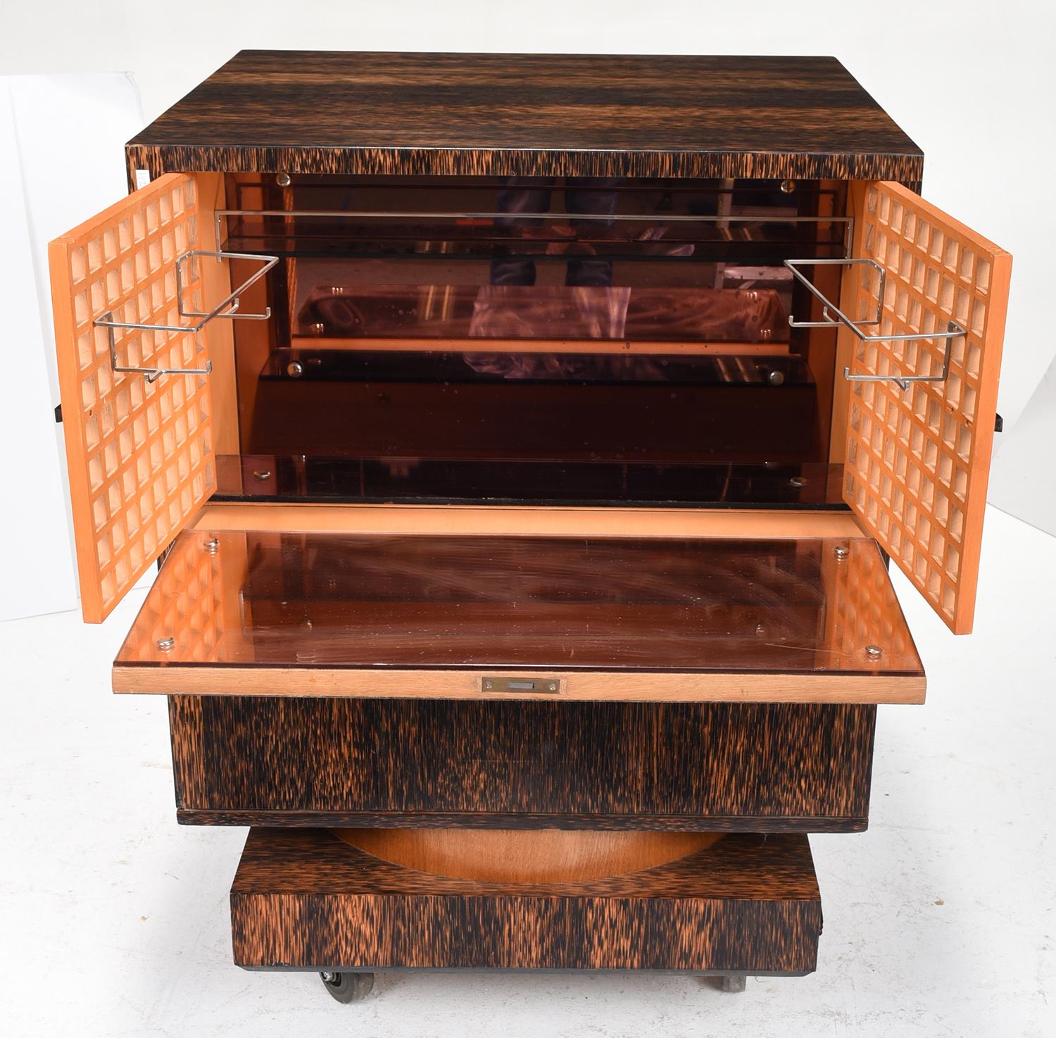 French Art Deco Palmwood Bar Cabinet In Good Condition For Sale In Montreal, QC