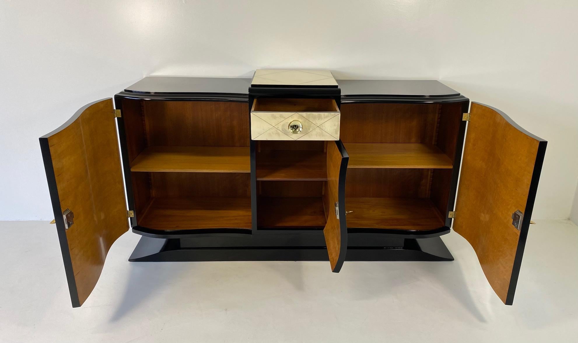 French Art Deco Parchment and Black Lacquer Sideboard, 1930s 5