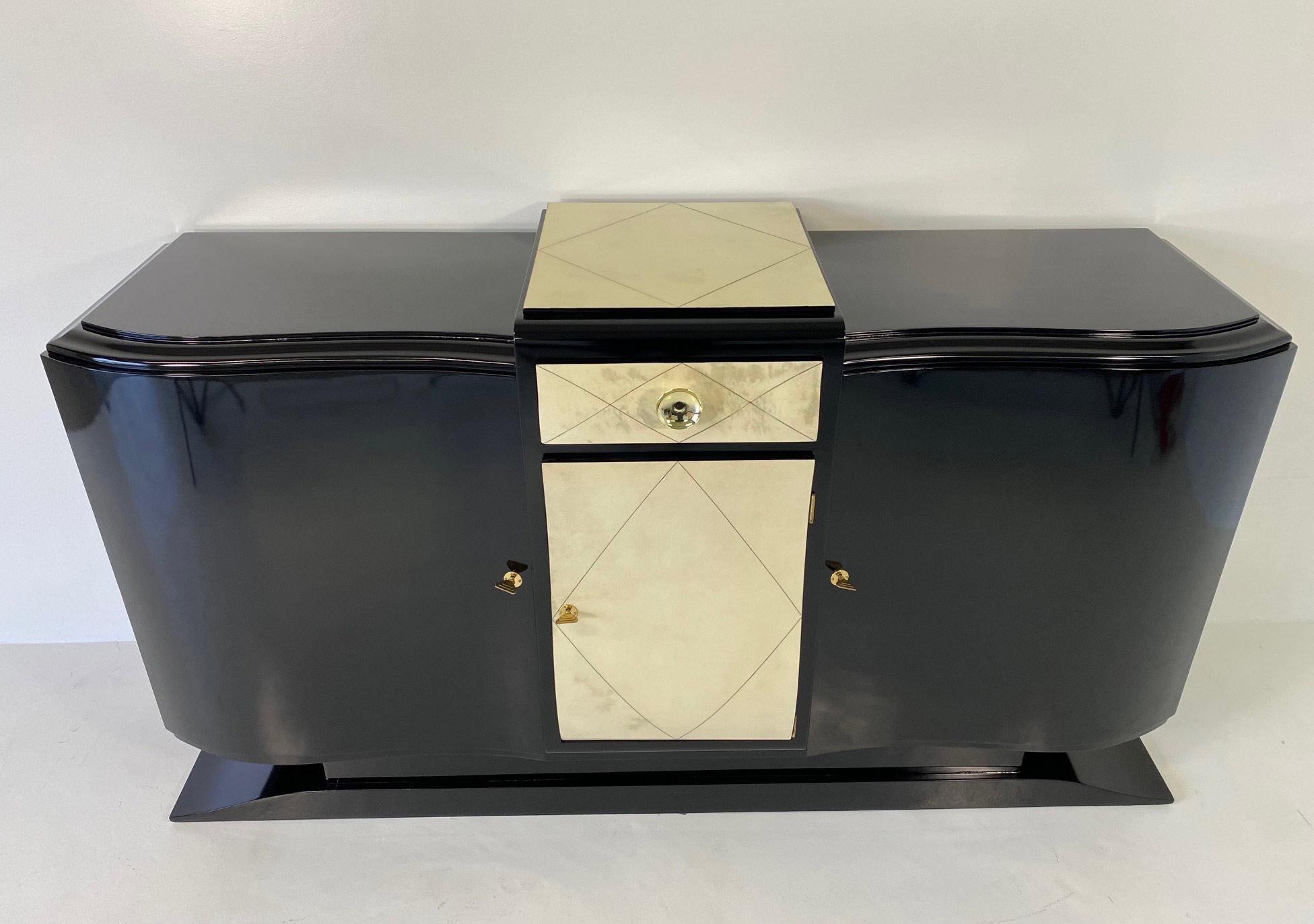Mid-20th Century French Art Deco Parchment and Black Lacquer Sideboard, 1930s