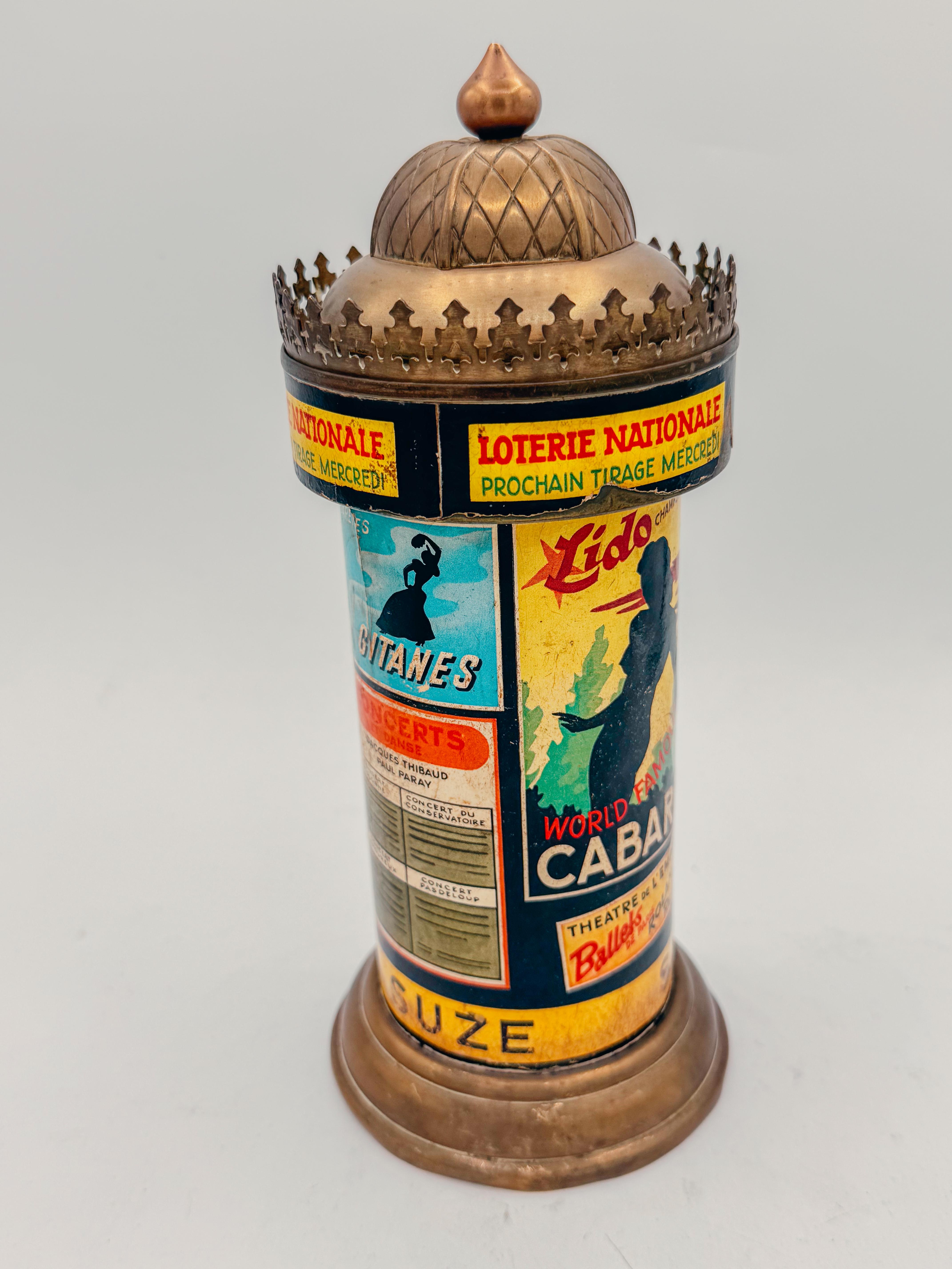 Kiosque à cigarettes mécanique Art Déco Parisien - Laiton 1930s Bon état - En vente à Toronto, CA