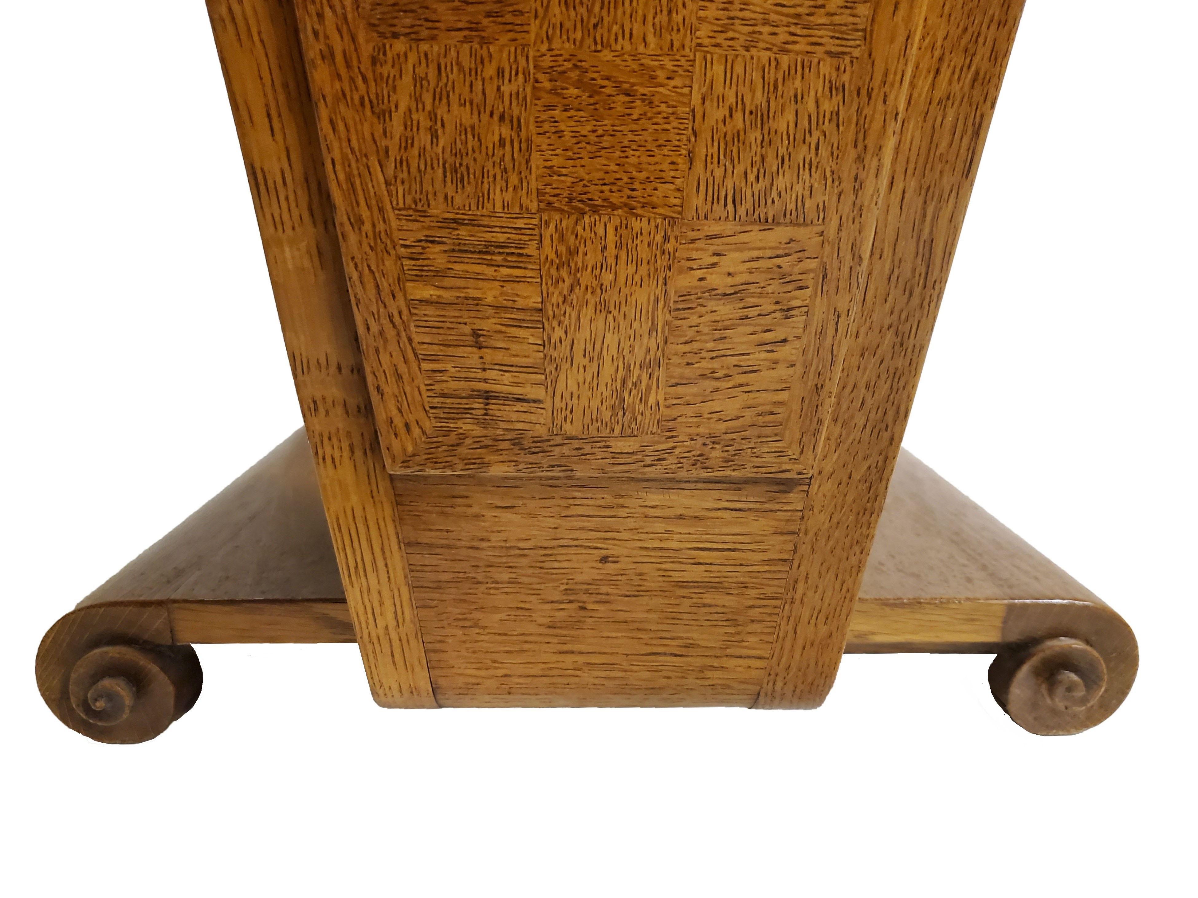 Beistelltisch/ Nachttisch A. Sornay aus geflügelter Eiche mit Parkettintarsien im Art déco-Stil im Angebot 2