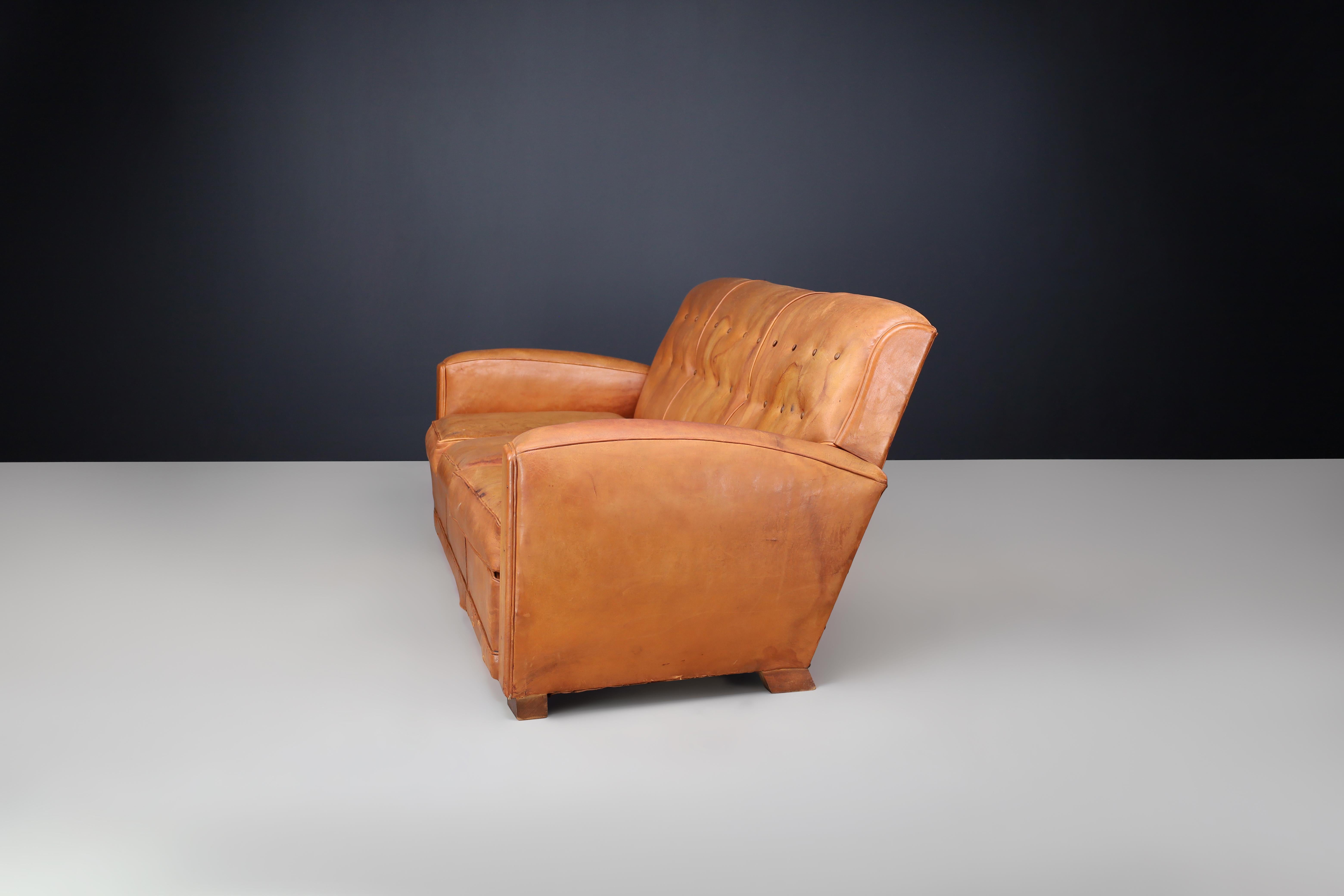 French Art Deco Patinated Leather Lounge Sofa, France, 1930s en vente 3