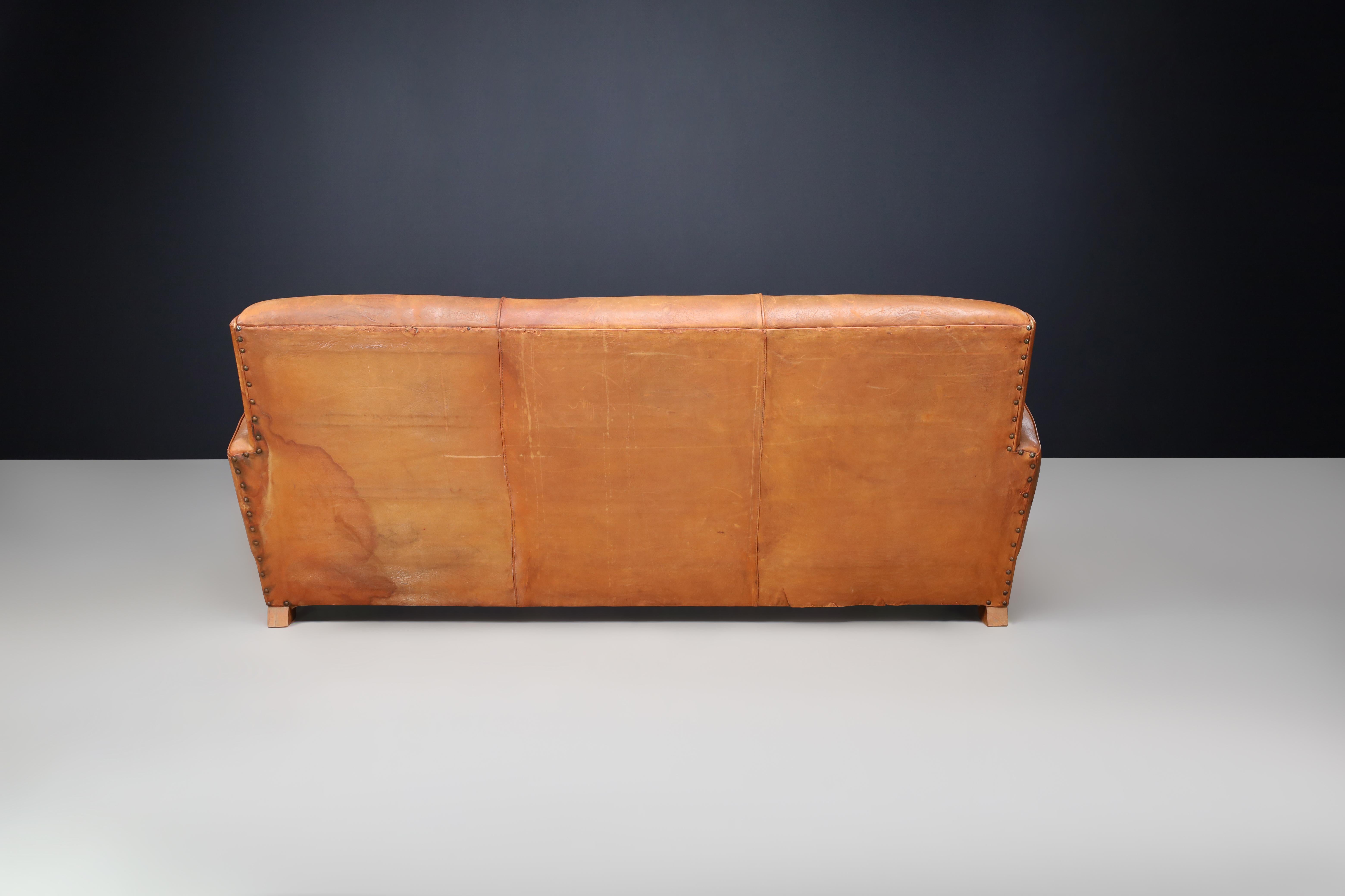 Milieu du XXe siècle French Art Deco Patinated Leather Lounge Sofa, France, 1930s en vente
