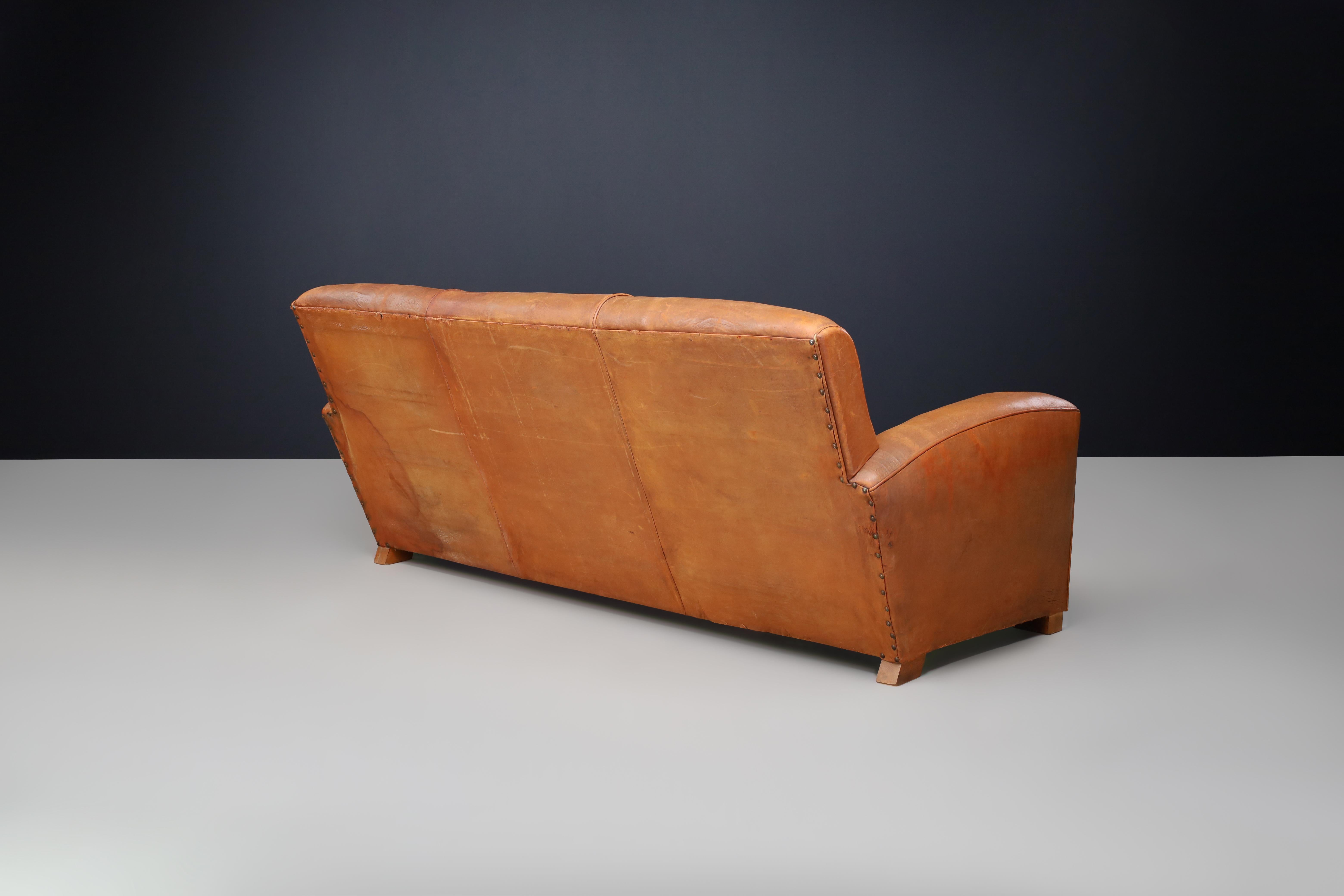 French Art Deco Patinated Leather Lounge Sofa, France, 1930s en vente 1