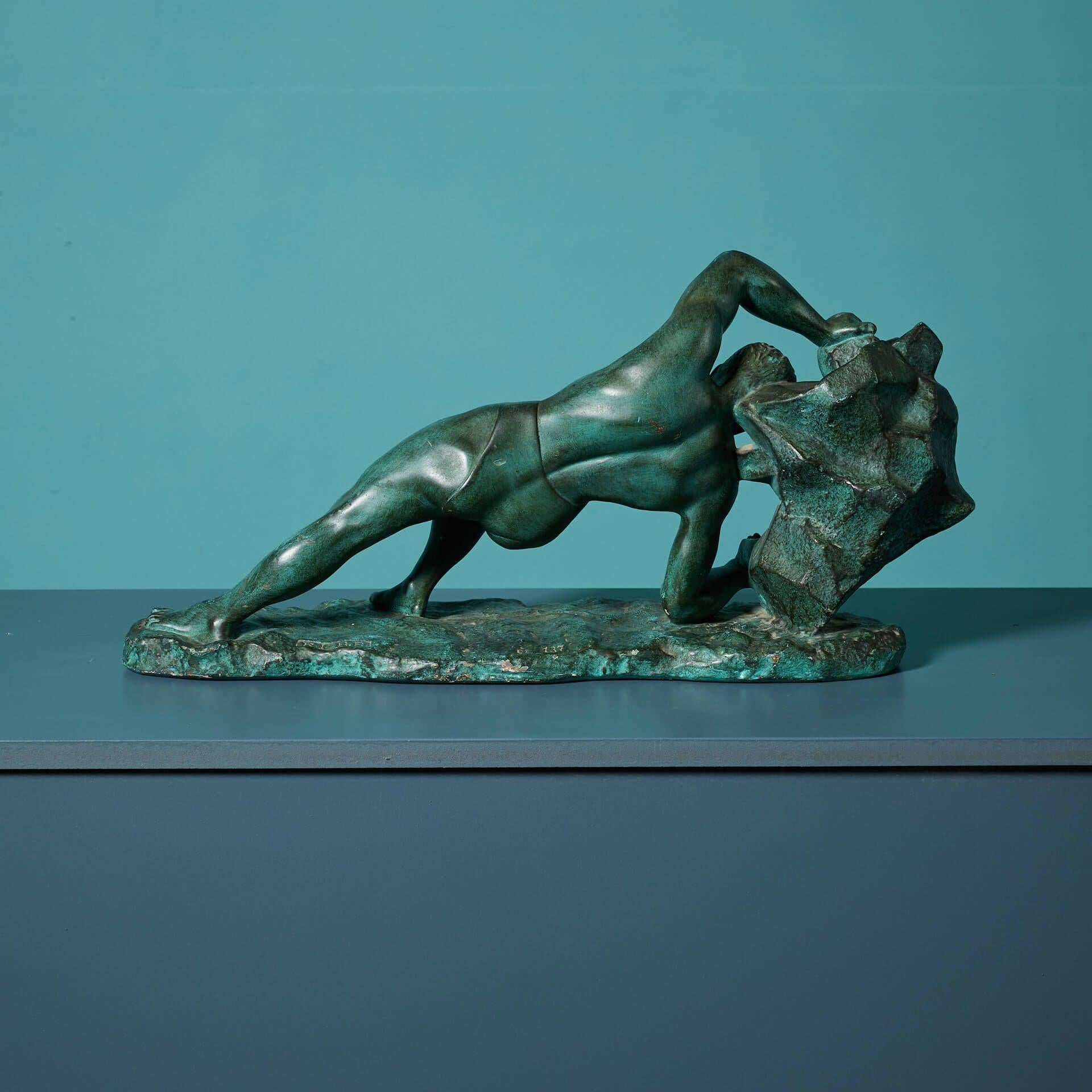 Escultura francesa Art Déco Patinada de Sísifo siglo XX en venta