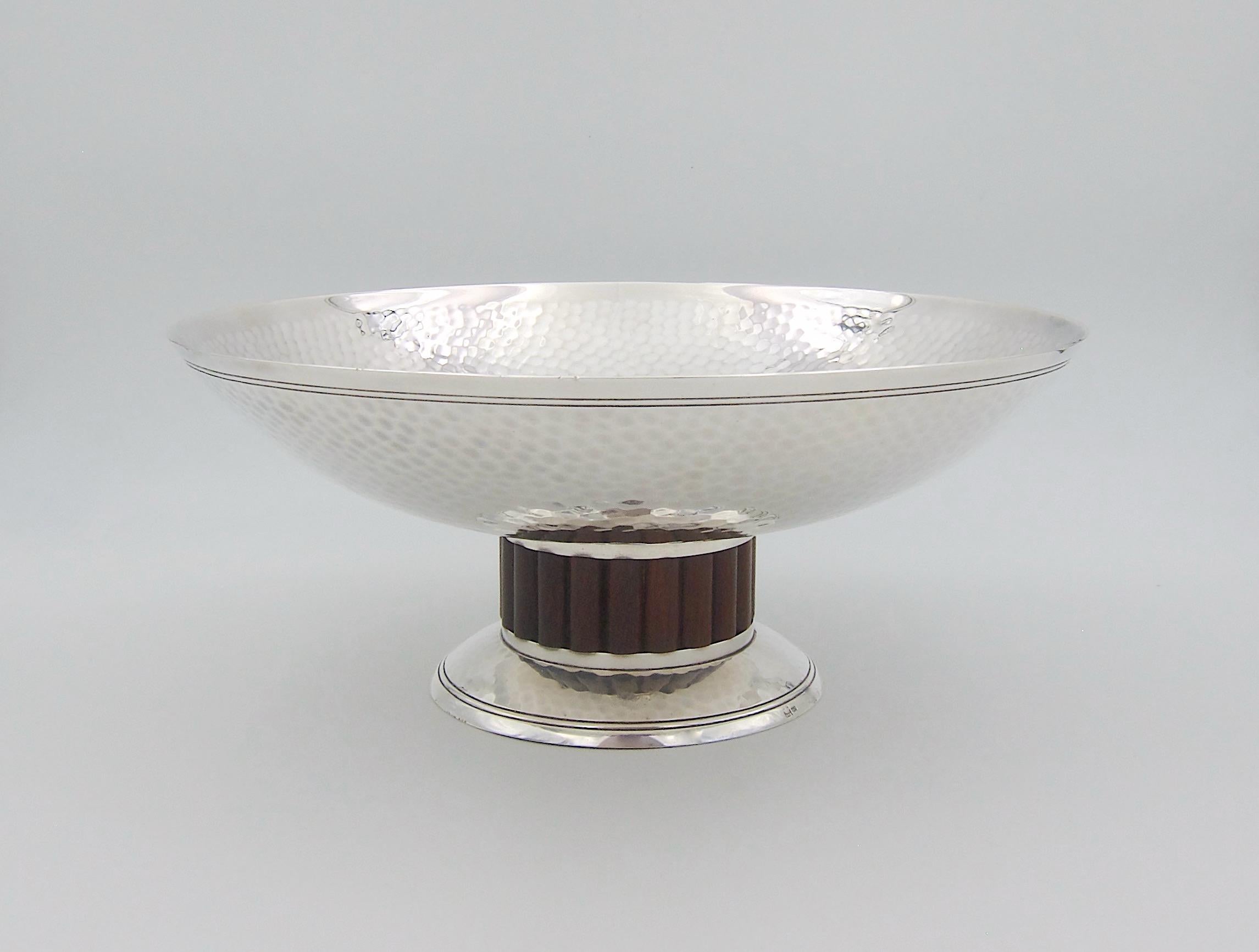 French Art Deco Pedestal Bowl in Silver-Plate by L'Orfèvrerie Brille of Paris In Good Condition In Los Angeles, CA
