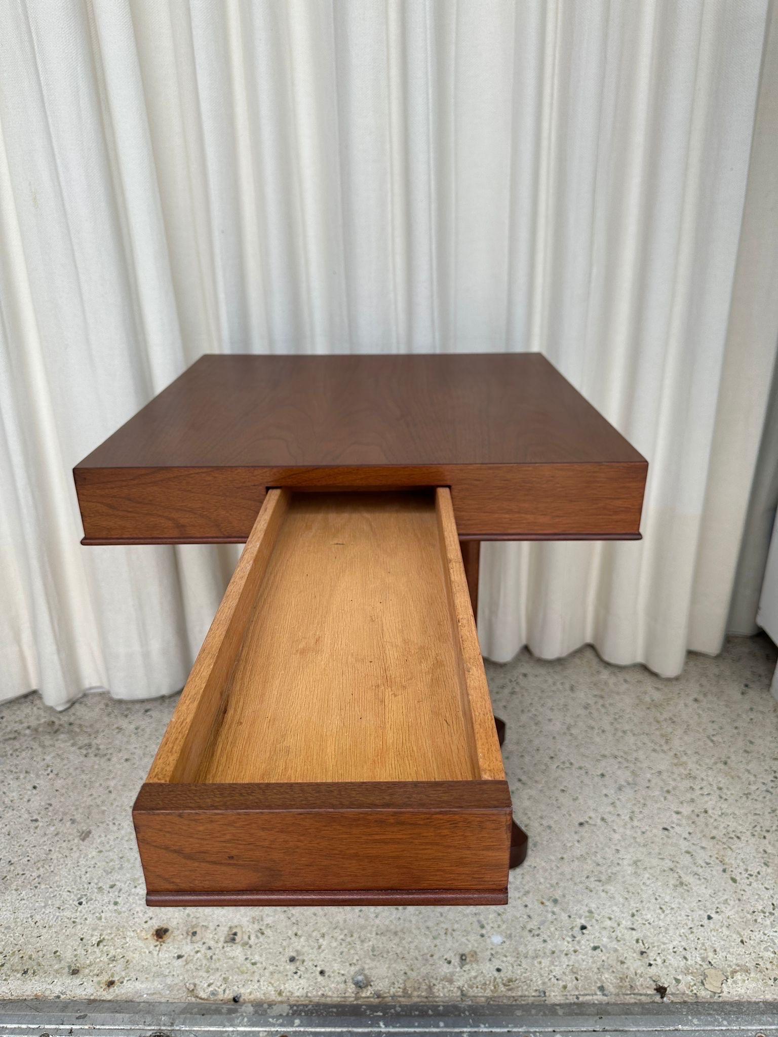 Mesa francesa Art Decó con pedestal Francés en venta