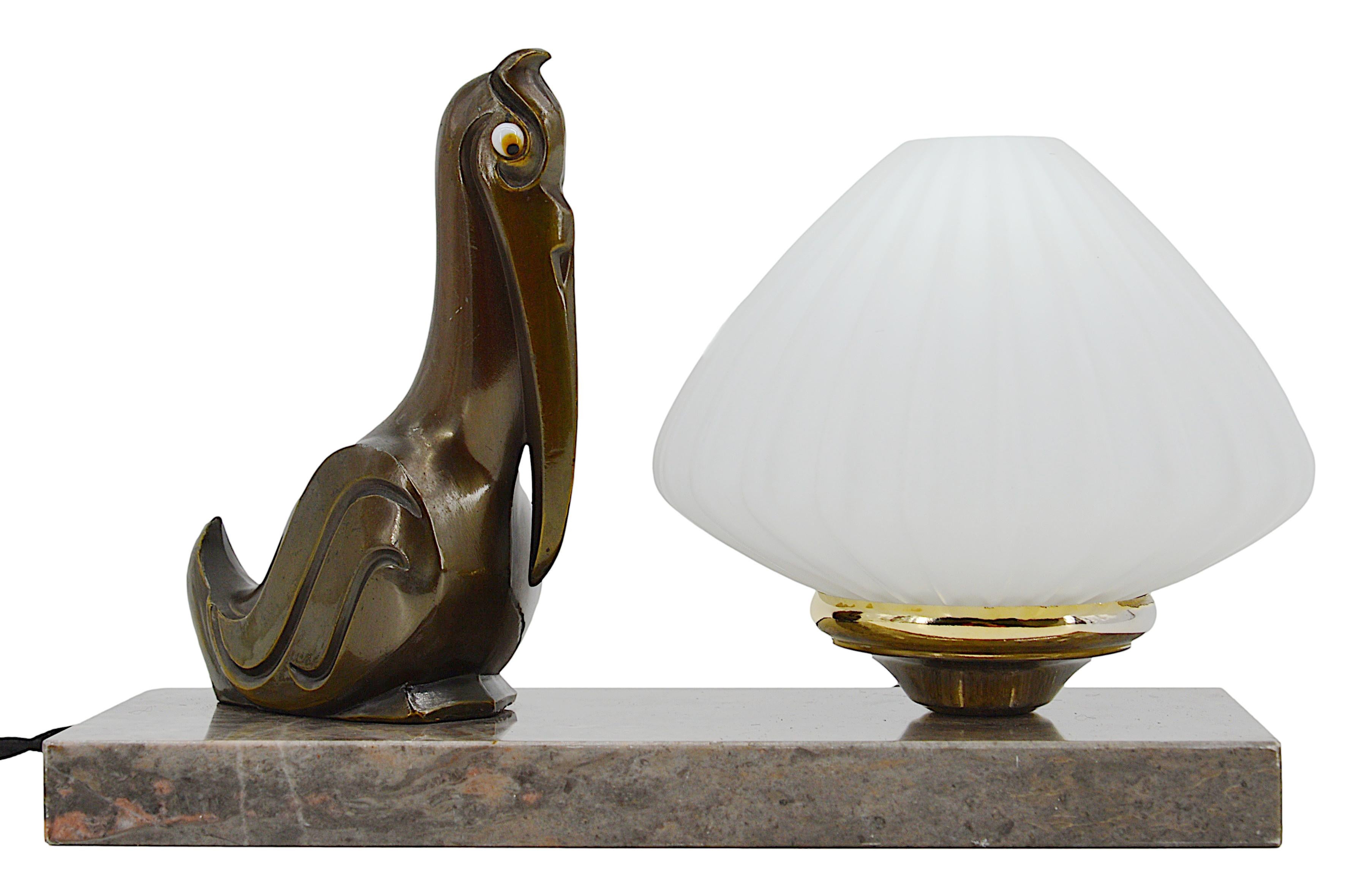 Lampe de table pélican Art Déco française, lumière de nuit, 1920 Bon état - En vente à Saint-Amans-des-Cots, FR