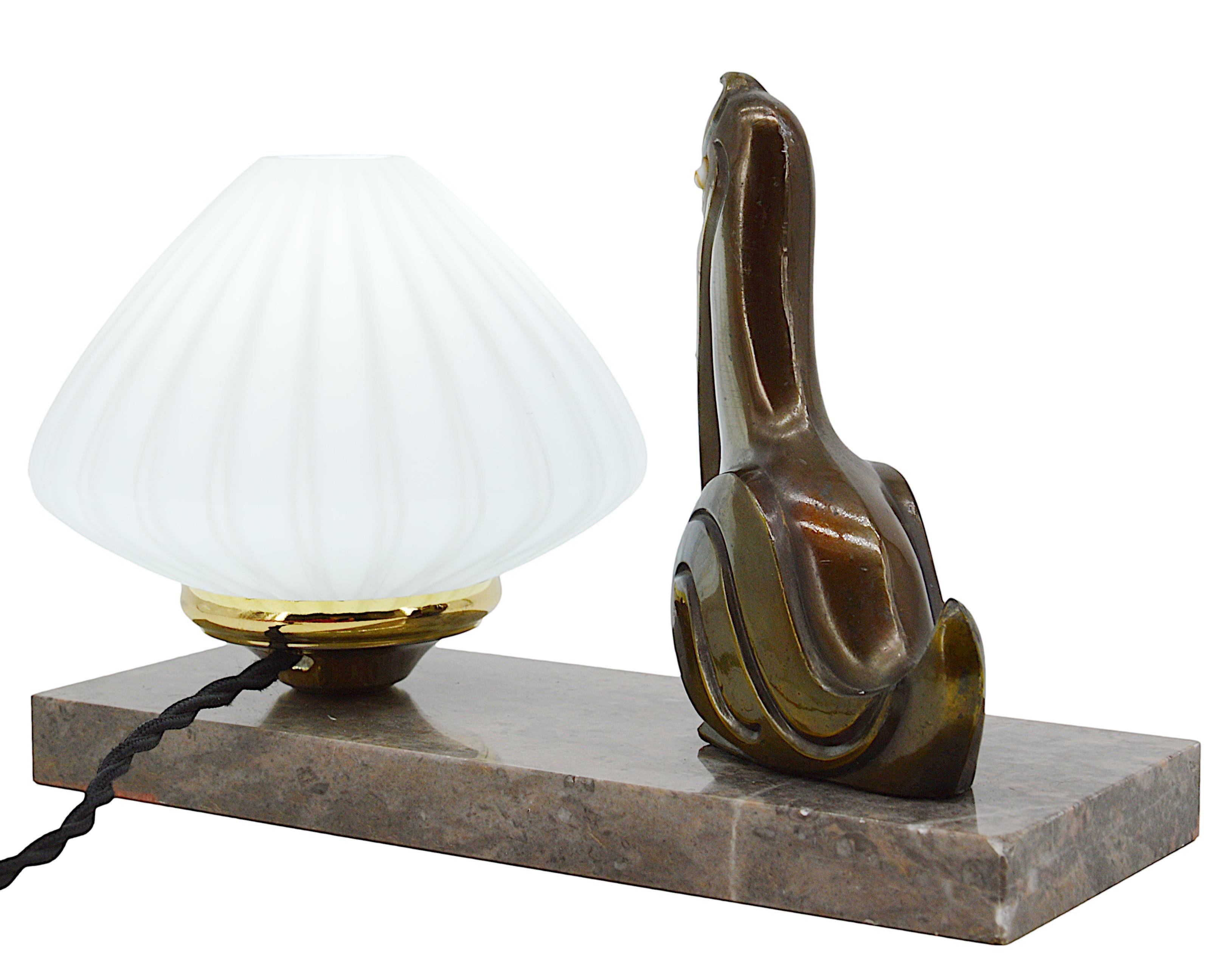 Verre Lampe de bureau pélican Art Déco française, lumière de nuit, années 1930 en vente