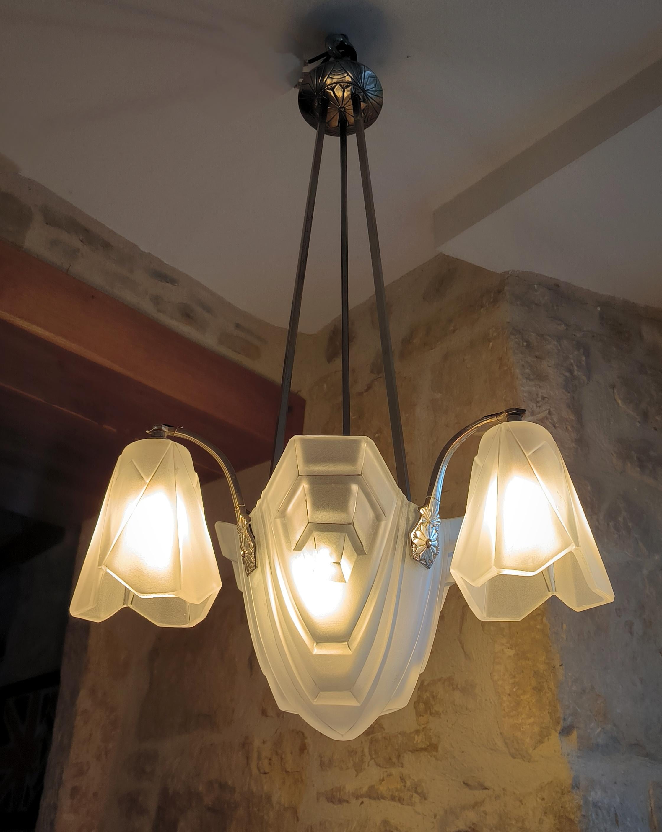 Calco Lampadario a sospensione in stile Art Déco francese di David David Degué, circa 1920. in vendita