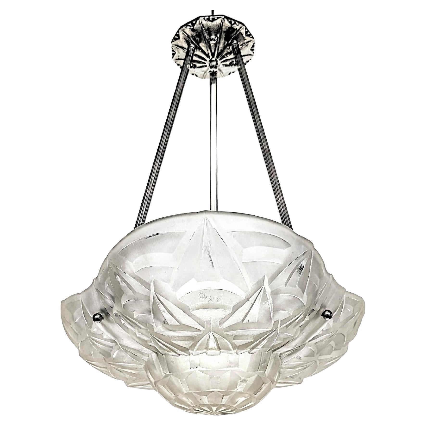 Francese Lampadario a sospensione in stile Art Déco francese firmato da Degue in vendita