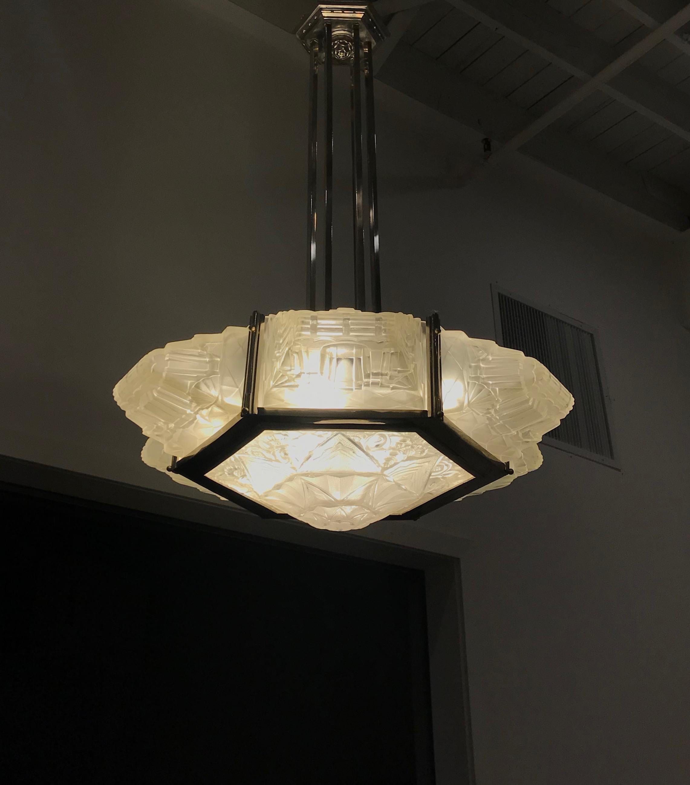 Lustre à suspension Art Déco français par Hanots en vente 8