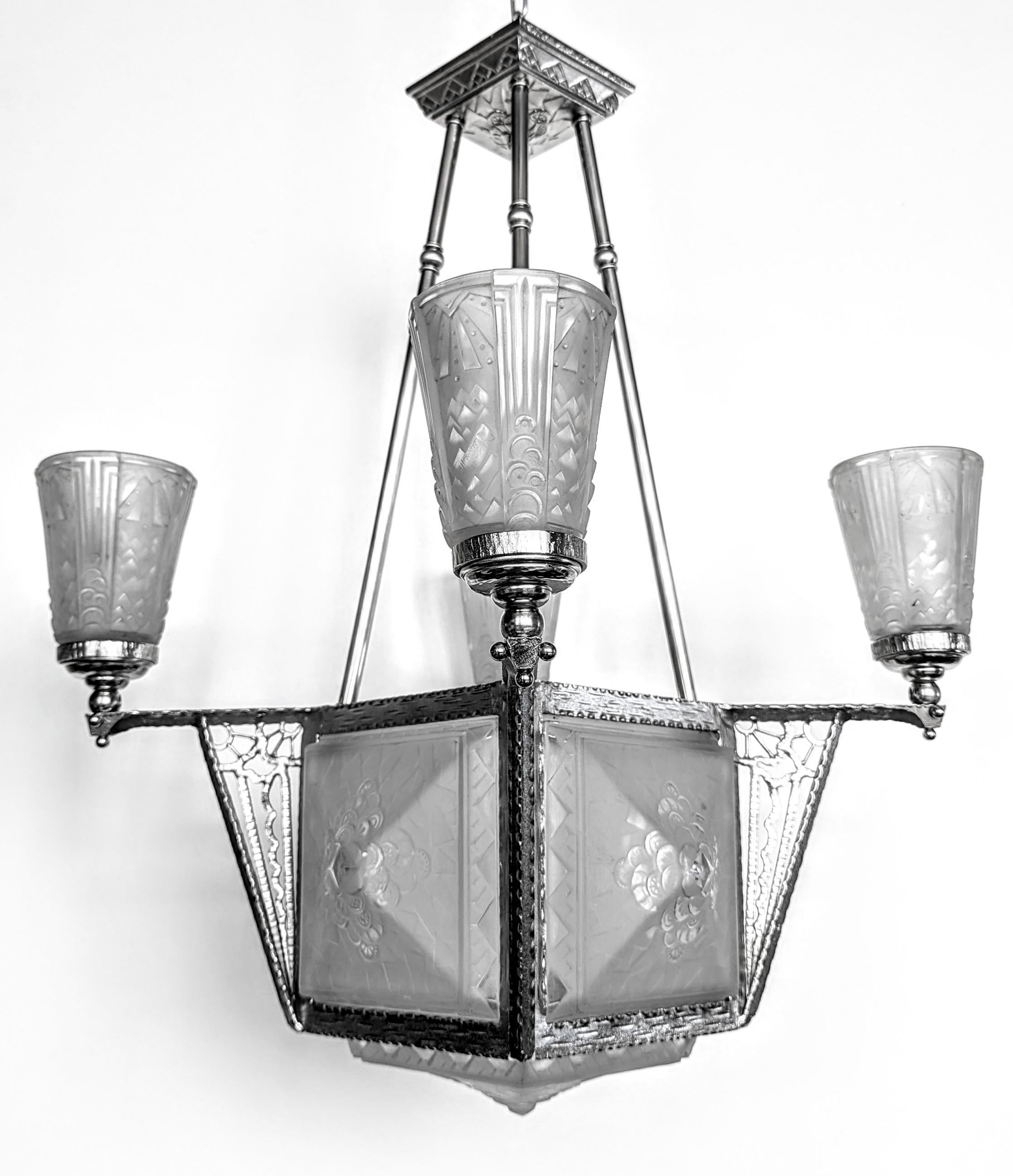 20th Century French Art Deco Pendant Chandelier by Muller Freres  For Sale