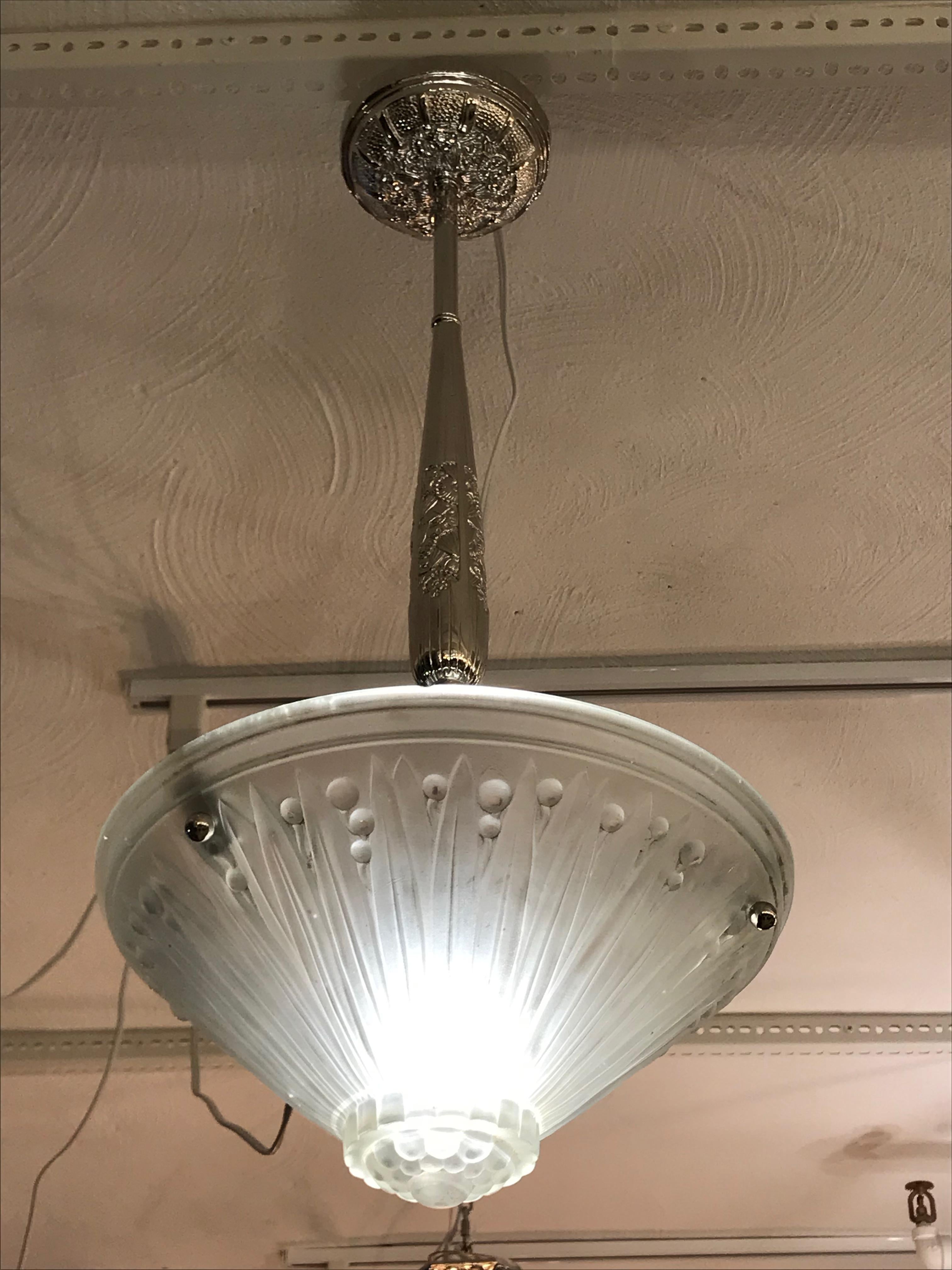 French Art Deco Pendant Chandelier by Verrerie Des Vosges In Good Condition For Sale In North Bergen, NJ