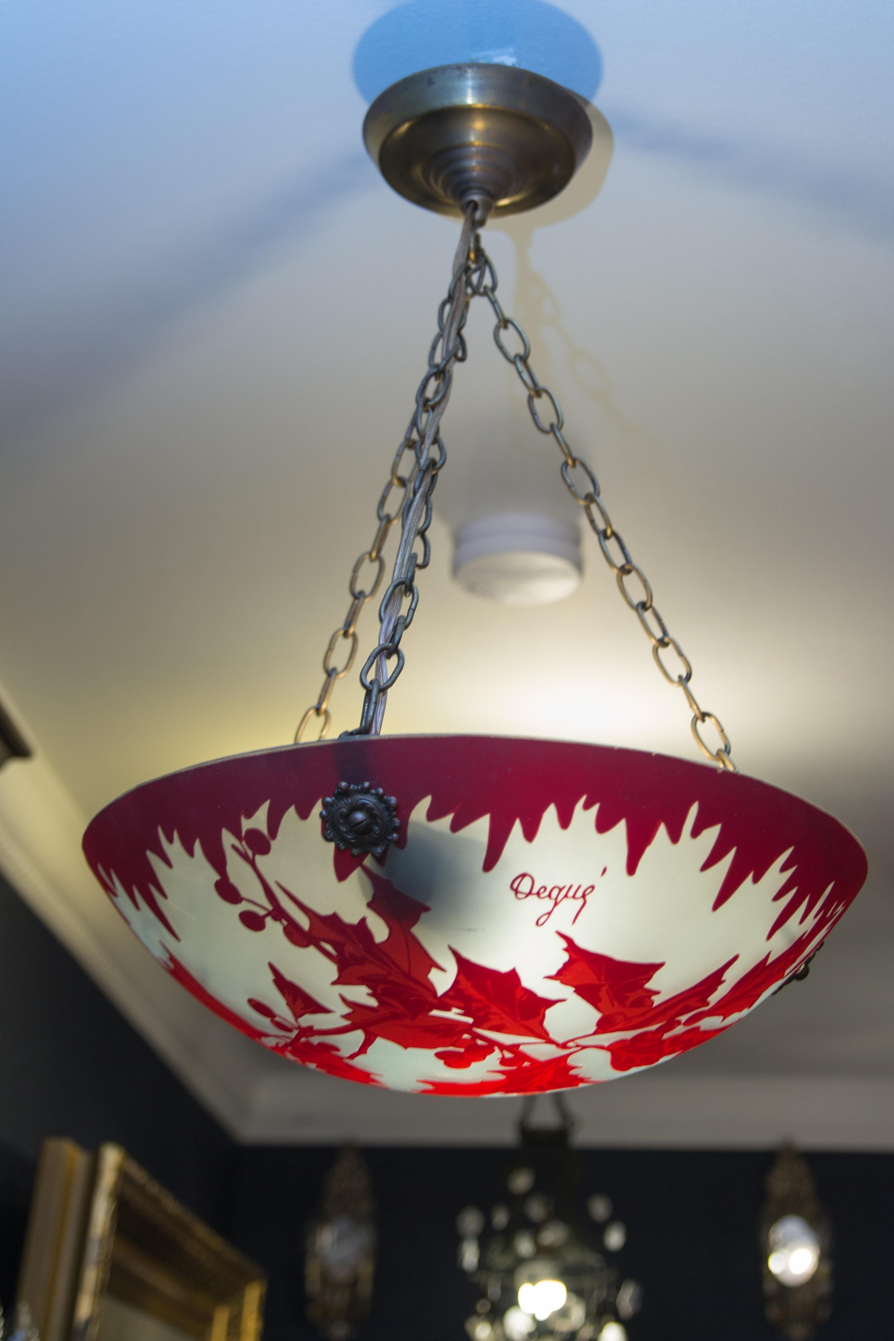 French Art Deco Red and White Pendant Chandelier Signed Degue In Good Condition In Barntrup, DE