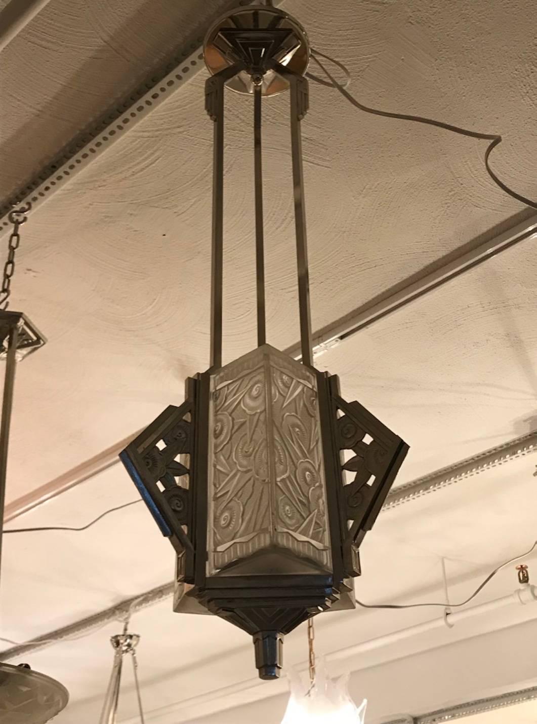 French Art Deco Pendant Chandelier In Excellent Condition For Sale In North Bergen, NJ