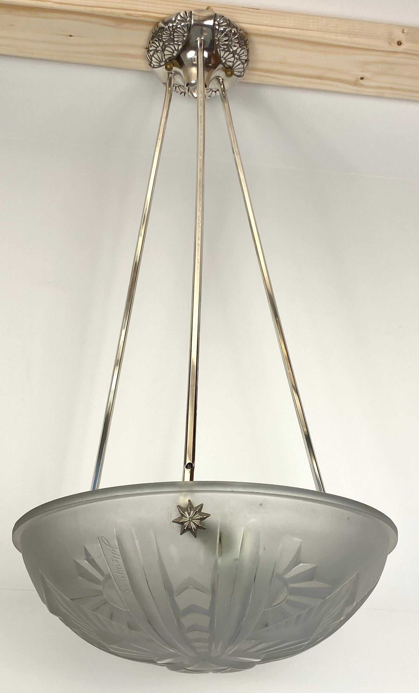 French Art Deco Pendant Chandelier in the manner of Degue In Good Condition For Sale In Miami, FL