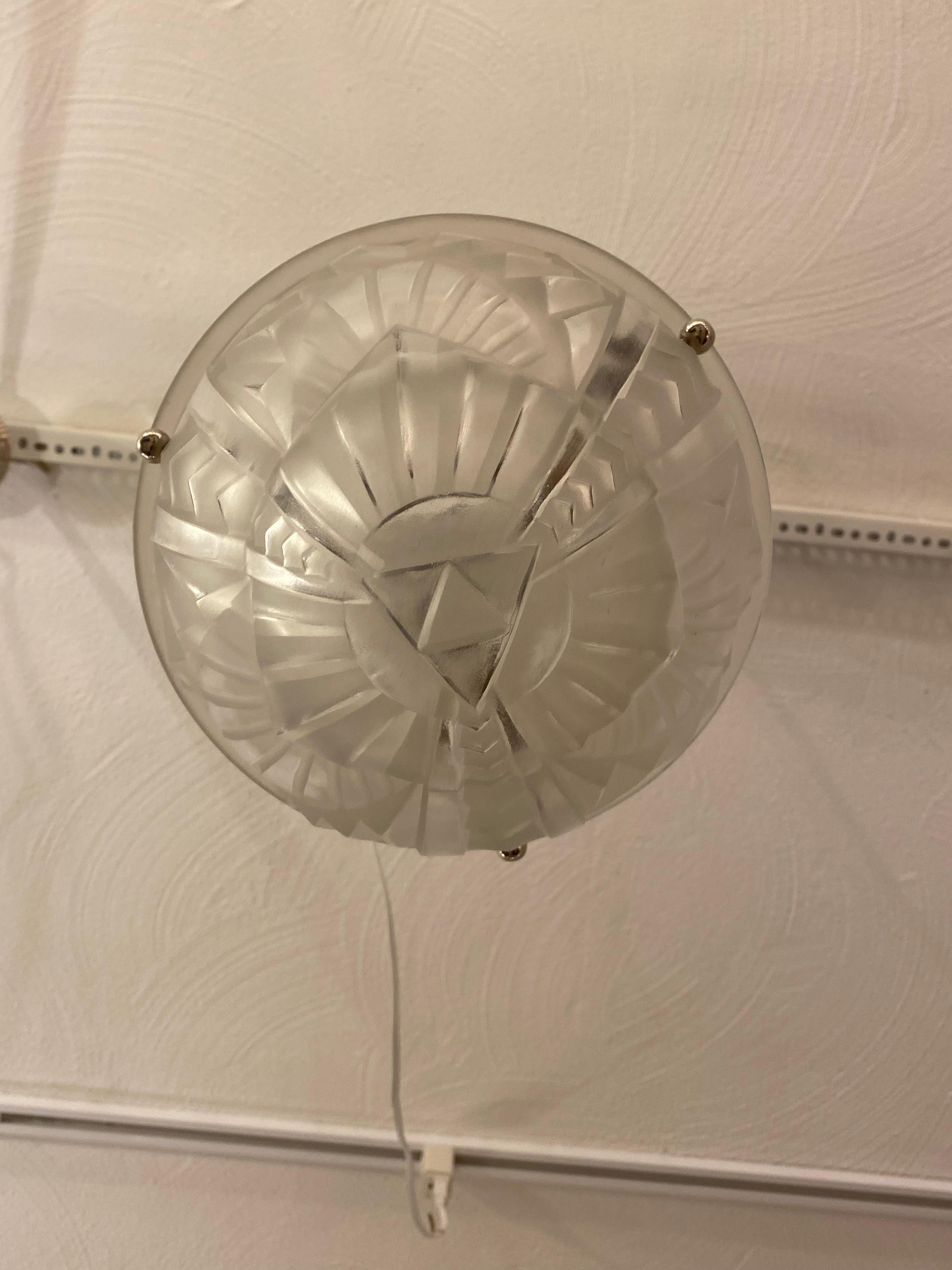 Lampadario a sospensione in stile Art Déco francese firmato da Degue in vendita 3