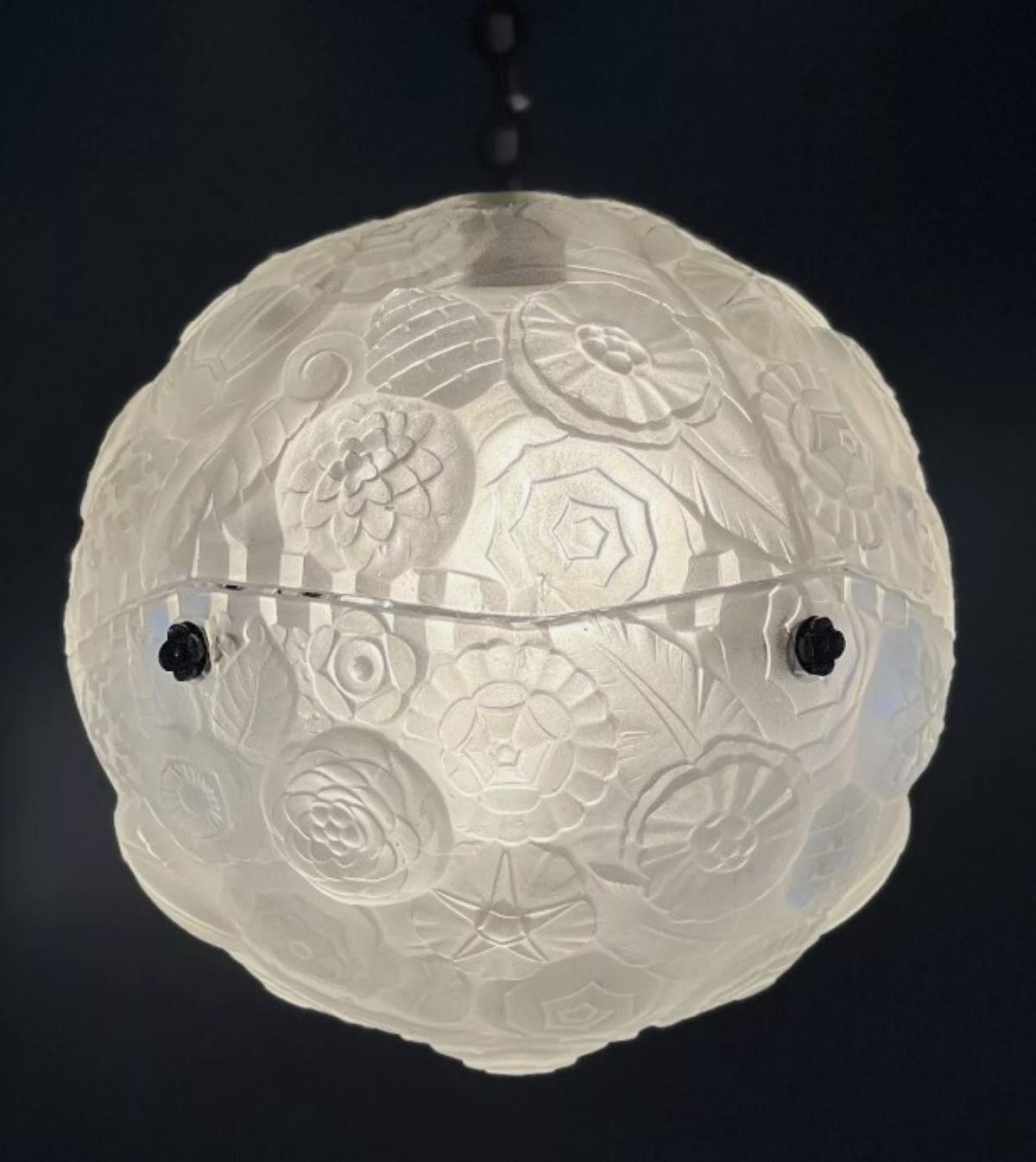 Französischer Art-déco-Hängelampe-Kronleuchter, signiert von Sabino (Art déco) im Angebot