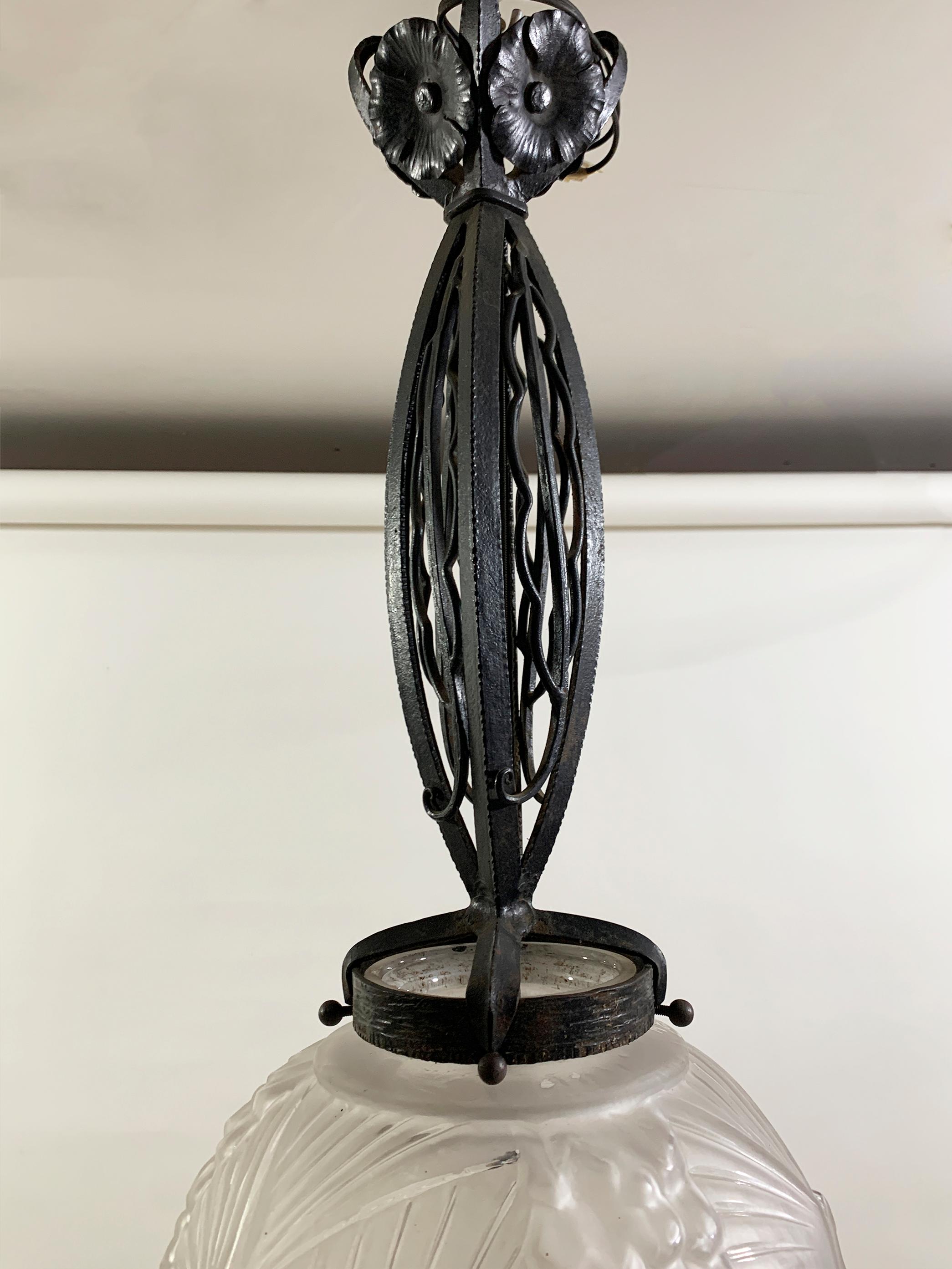 Early 20th Century French Art Déco Pendant Light Signed Muller Frères Luneville, circa 1920 For Sale