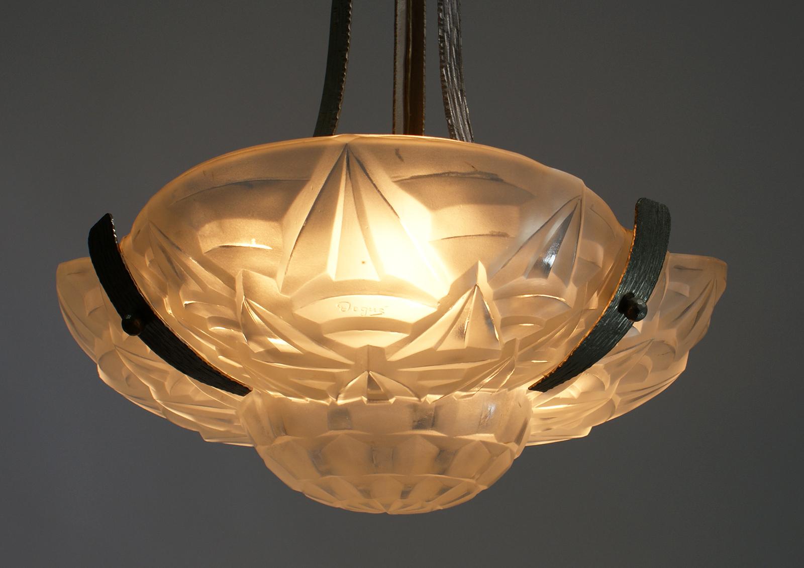 French Art Deco pendant chandelier signed by the French artist Degué. Clear frosted glass original shaped shade with beautiful geometric motif. Held by three claw and structure in nickeled bronze. Can be re plated upon request.