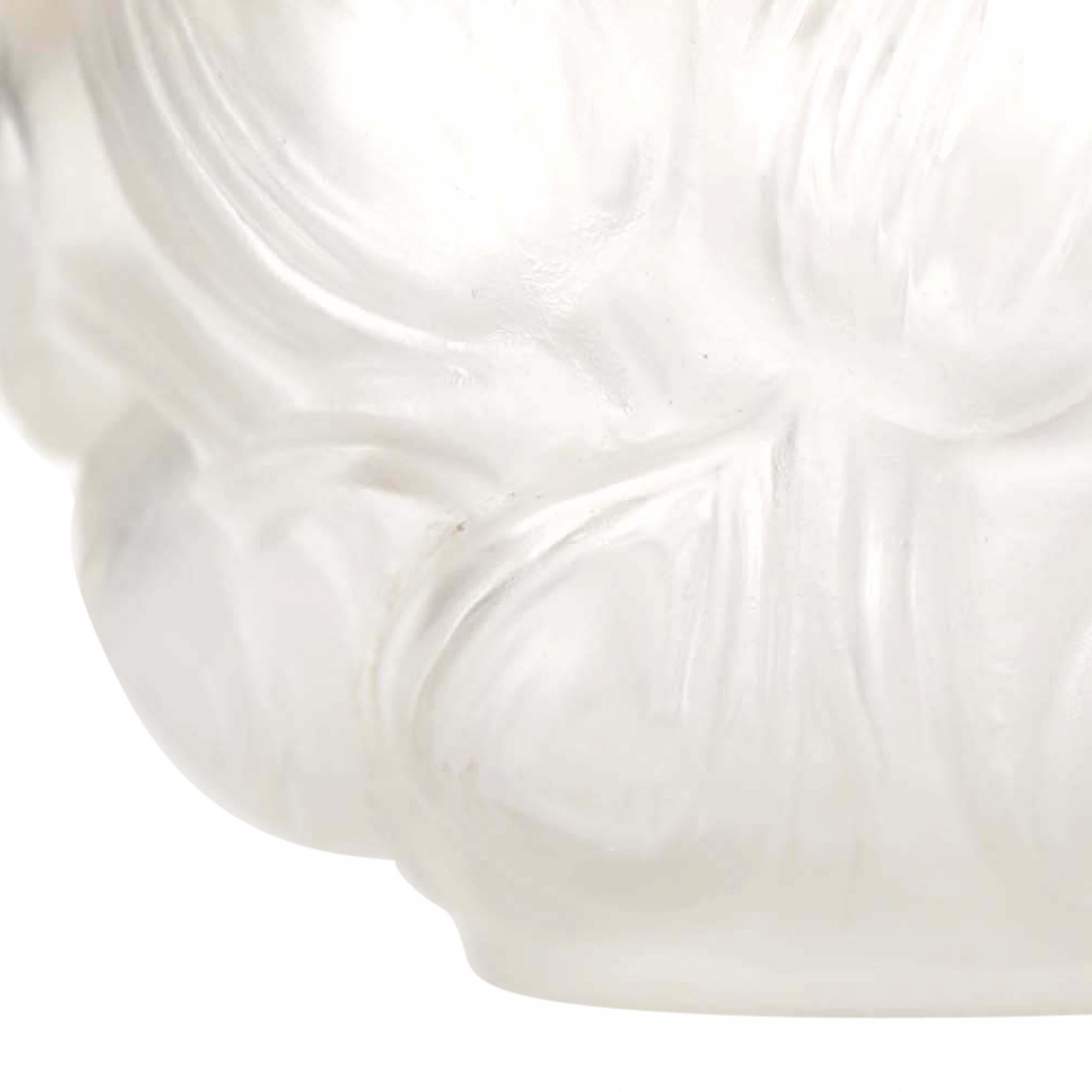 Flacone di profumo in vetro smerigliato Art Deco francese (PENSEES D'ELLE di JAYTHO) con tulipani modellati all'esterno e tappo a forma di tulipano (firmato LALIQUE).