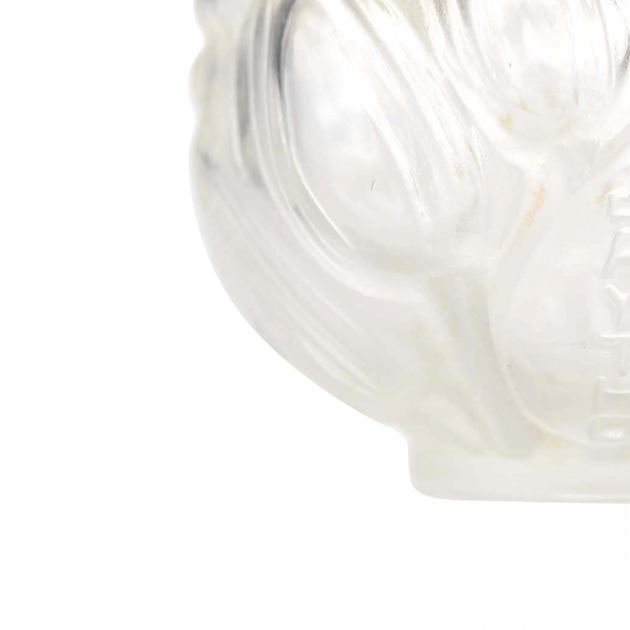 Flacone di profumo in vetro smerigliato Art Deco francese (PENSEES D'ELLE di JAYTHO) con tulipani modellati all'esterno e tappo a forma di tulipano (firmato LALIQUE).