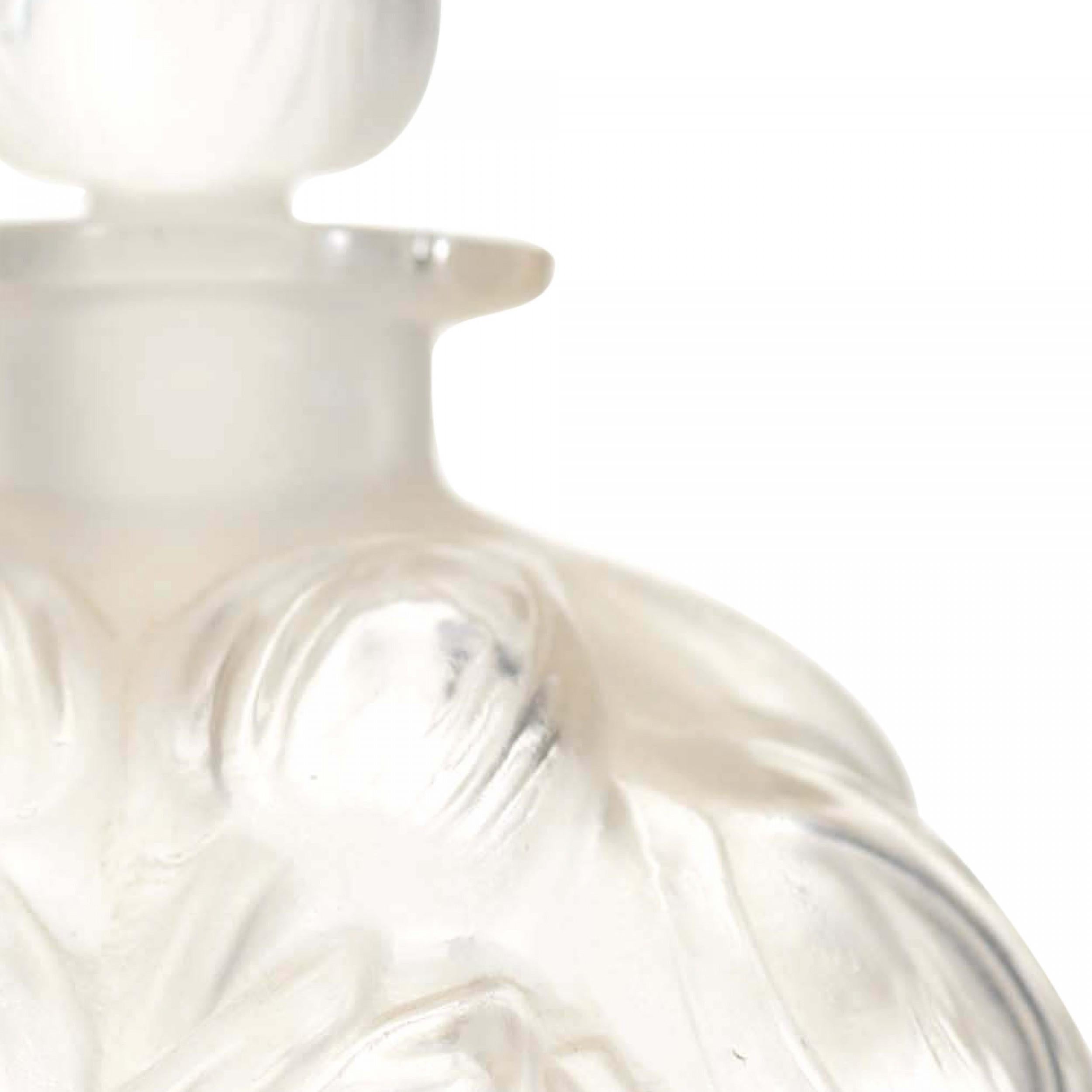 Francese Bottiglia di profumo francese Art Deco Pensees D'Elle di Jaytho Lalique in vendita