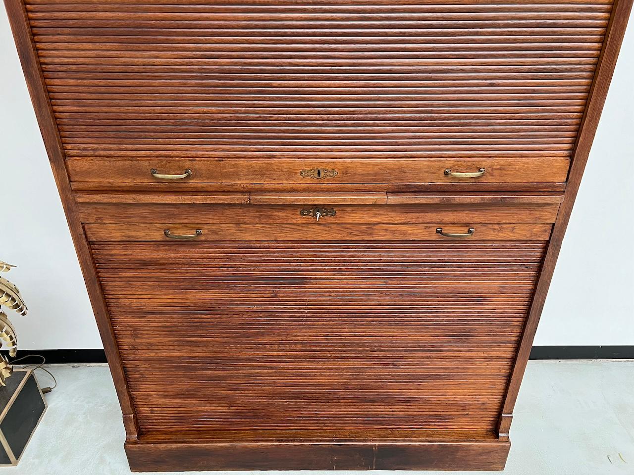 French Art Deco period curtained filing cabinet in solid oak, 1930s For Sale 3