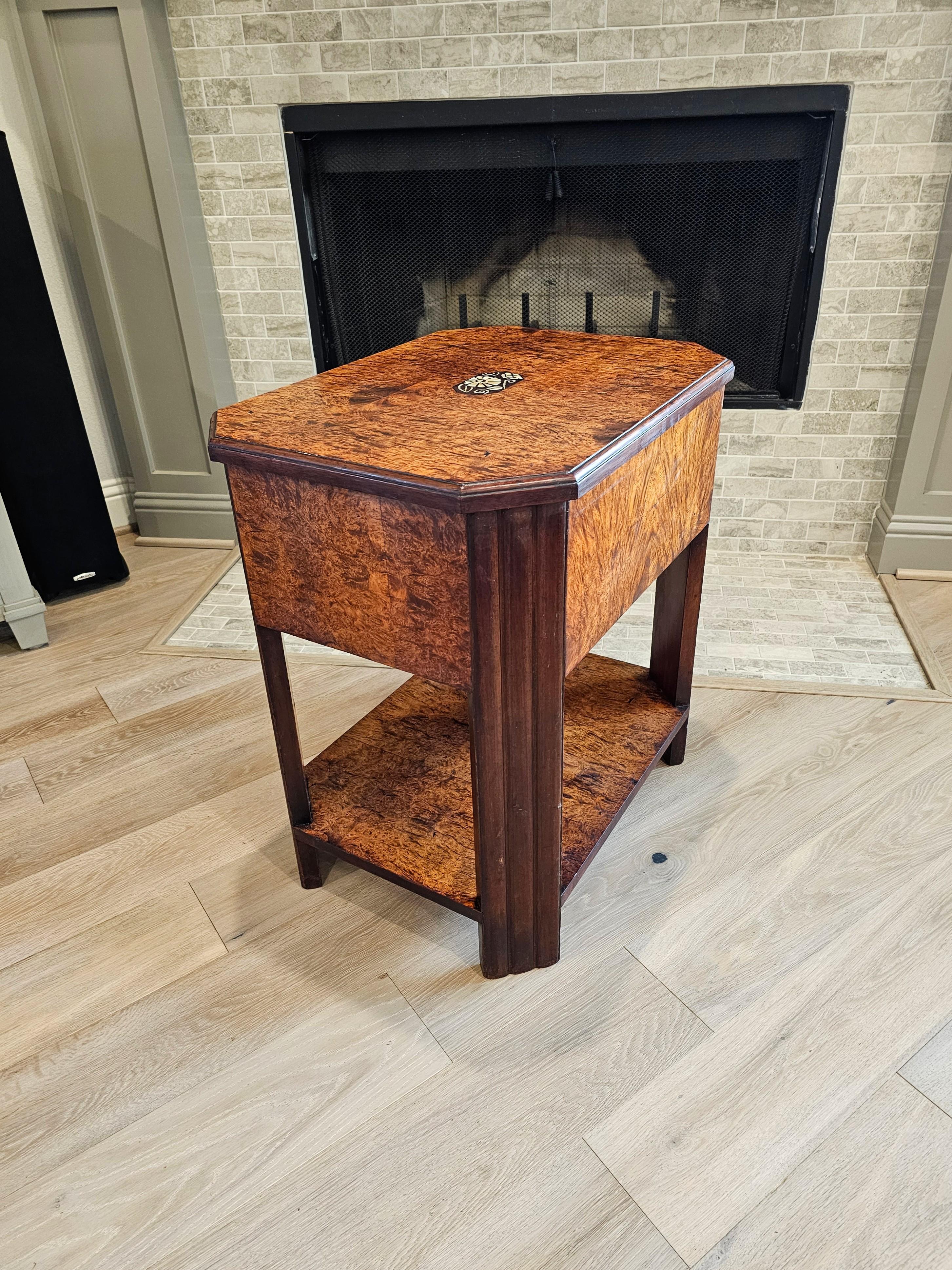 Französisch Art Deco Periode Jules Leleu Manier Burlwood Arbeitstisch im Angebot 4