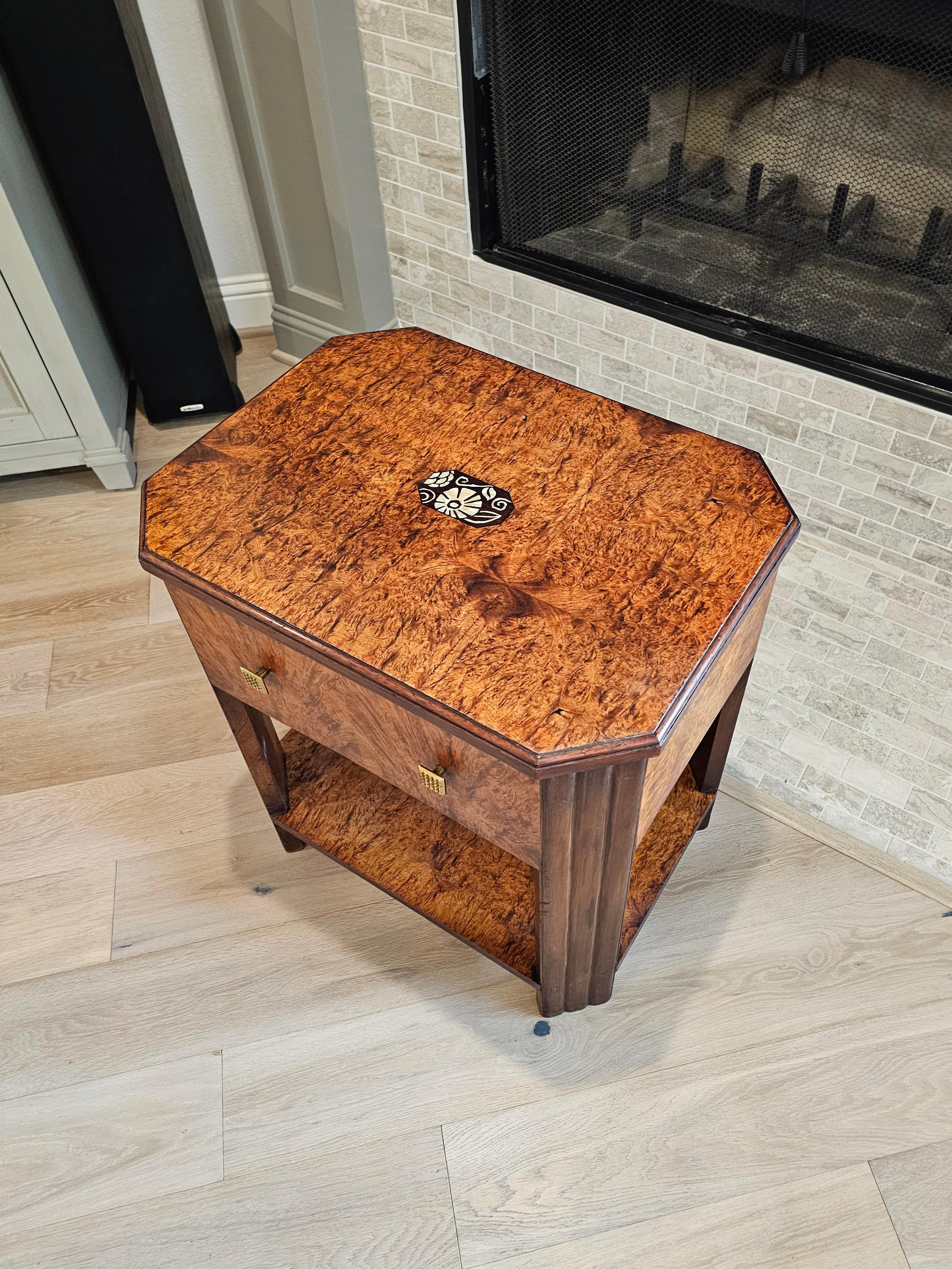 Französisch Art Deco Periode Jules Leleu Manier Burlwood Arbeitstisch (Handgefertigt) im Angebot