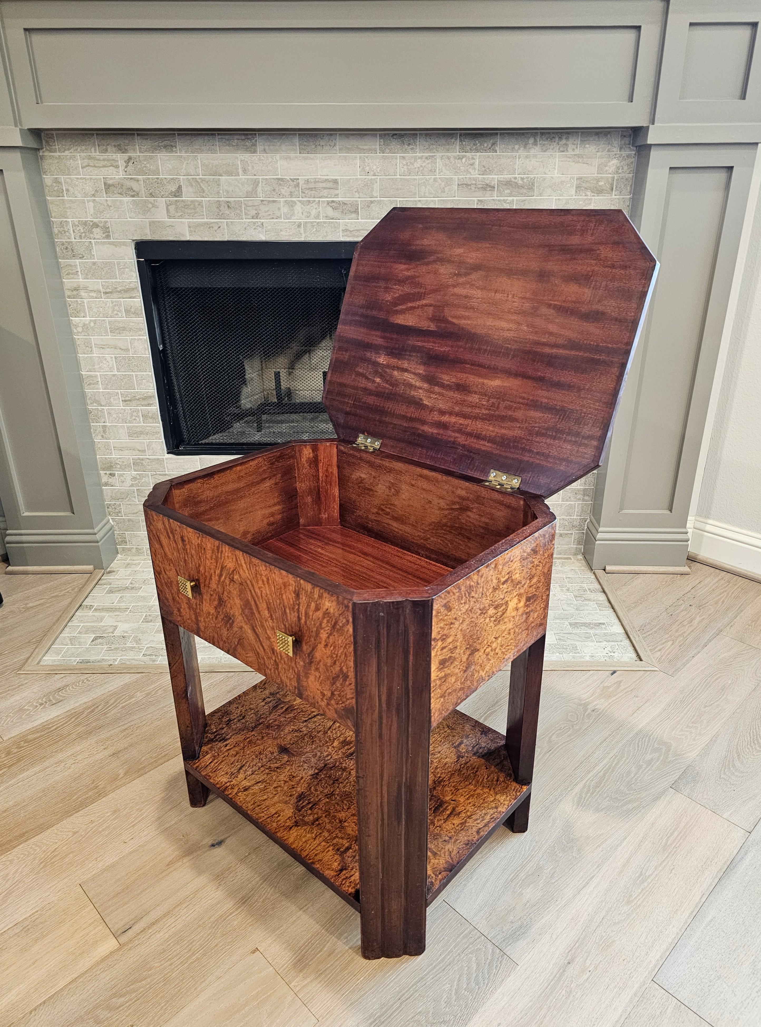 Französisch Art Deco Periode Jules Leleu Manier Burlwood Arbeitstisch im Angebot 1