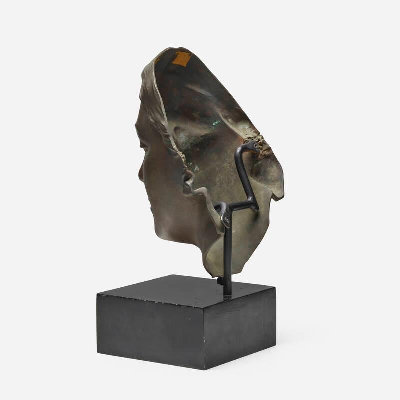 Americano Maschera da donna in bronzo patinato di epoca Art Déco francese in vendita