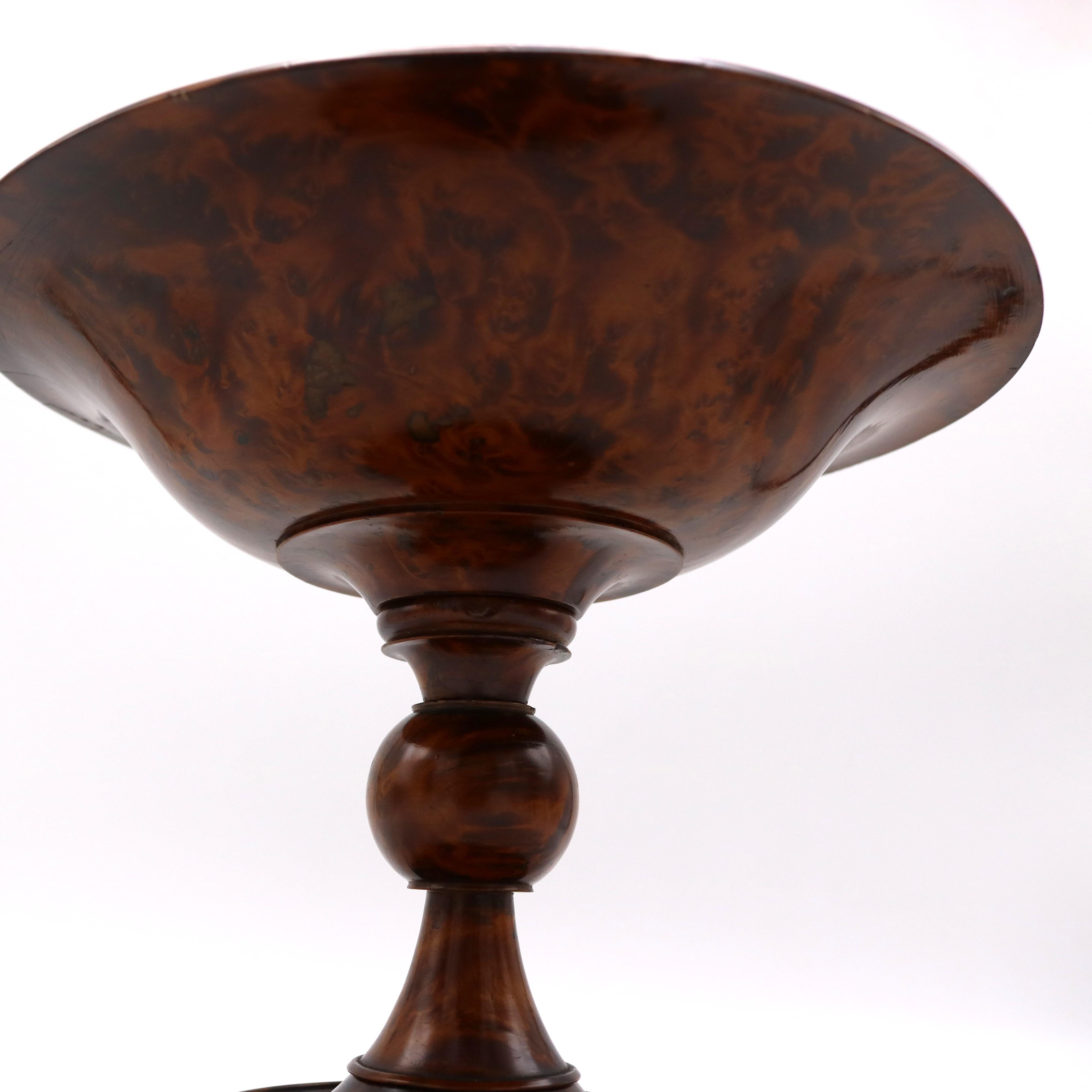 Français Tazza en noyer d'époque Art Déco France 1930 en vente