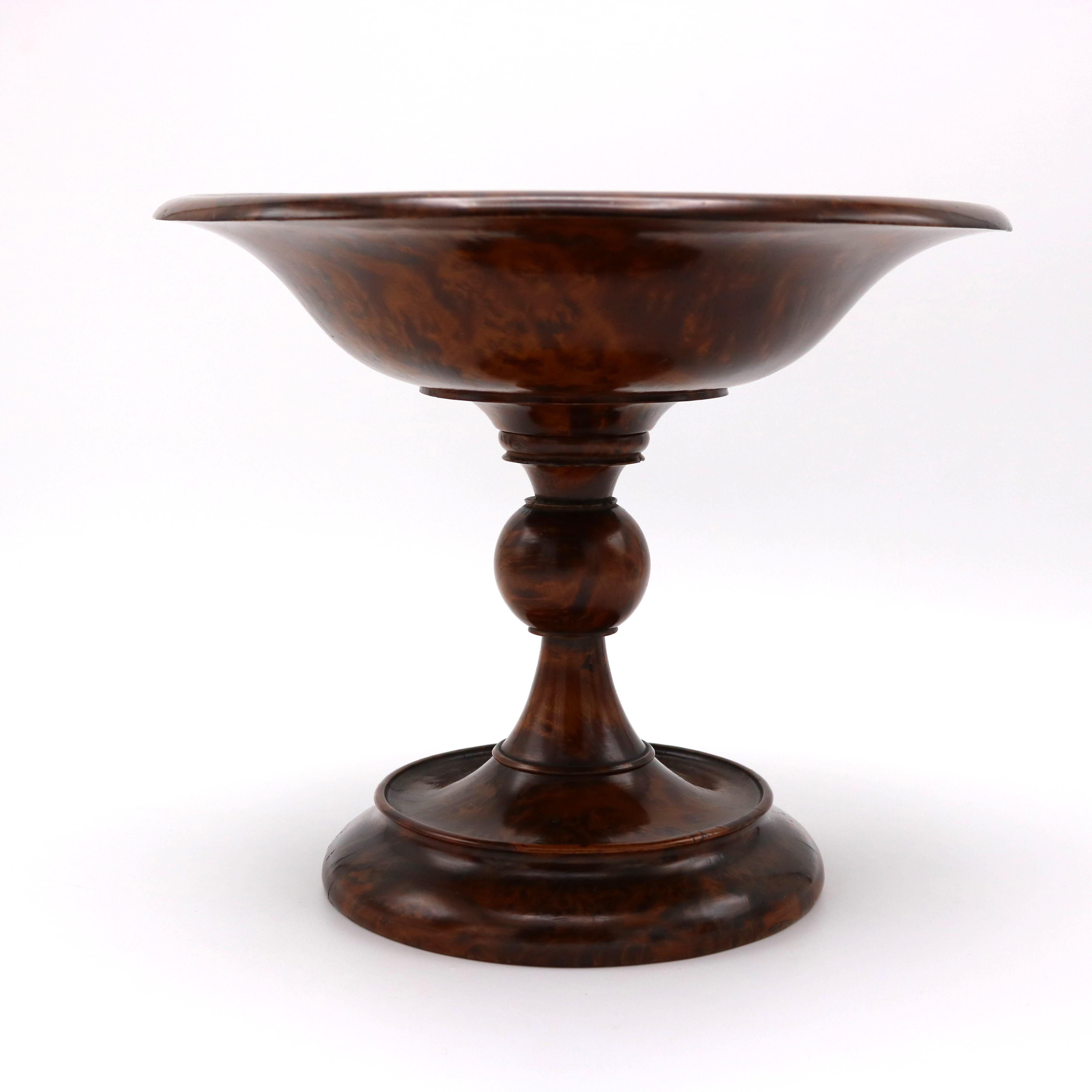 Tazza en noyer d'époque Art Déco France 1930 Bon état - En vente à New York, NY
