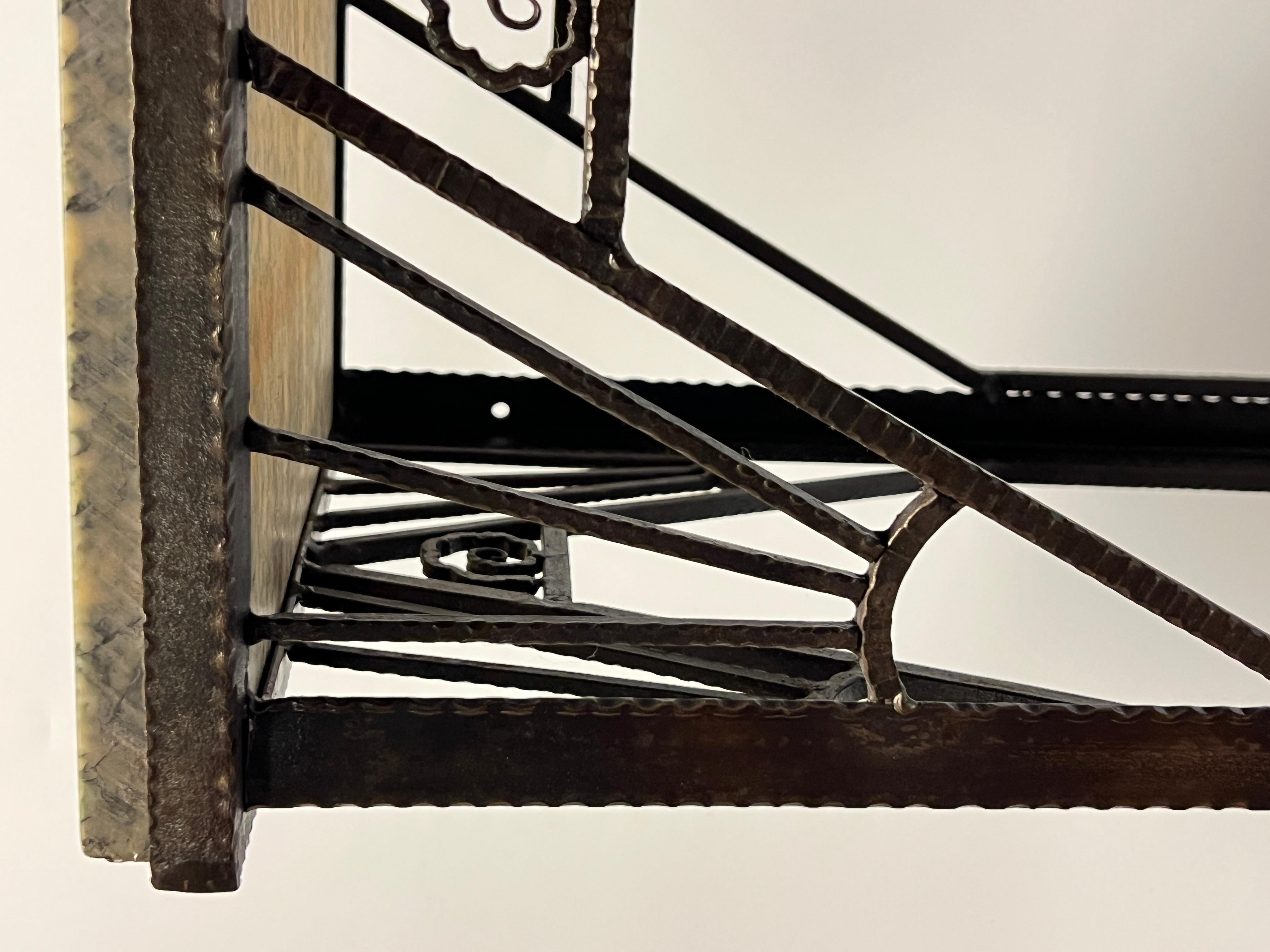 Tavolo consolle in ferro battuto e marmo bianco verde di epoca Art Déco francese in vendita 5