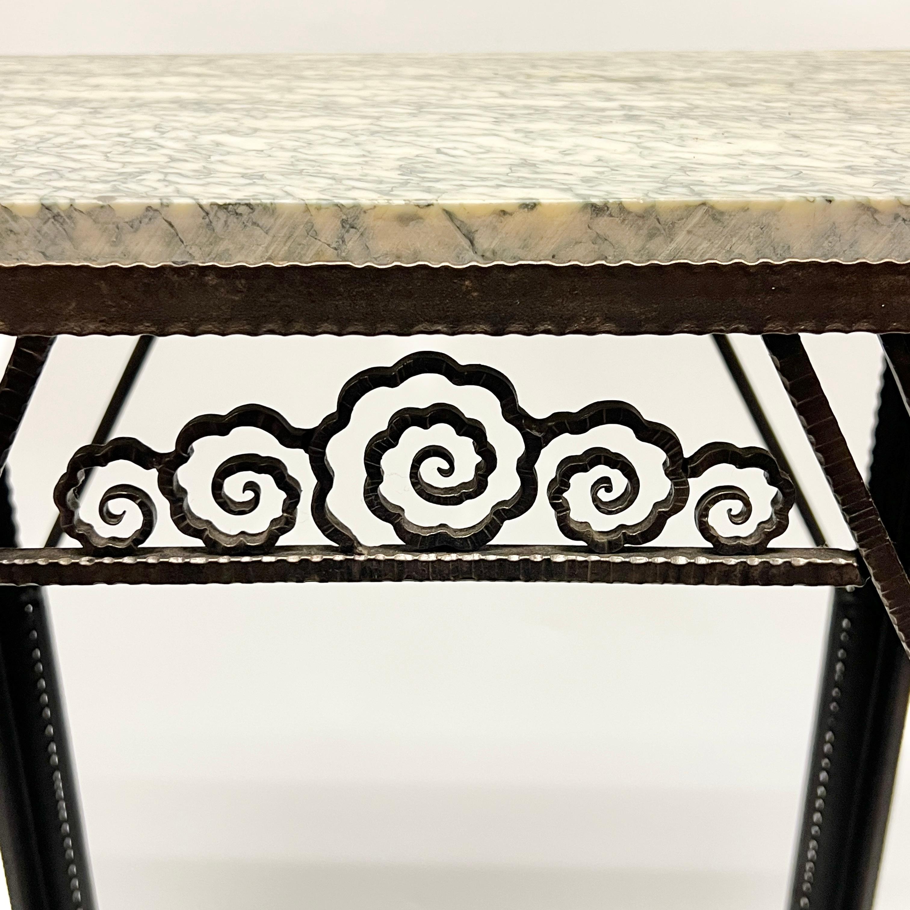 Tavolo consolle in ferro battuto e marmo bianco verde di epoca Art Déco francese in vendita 7