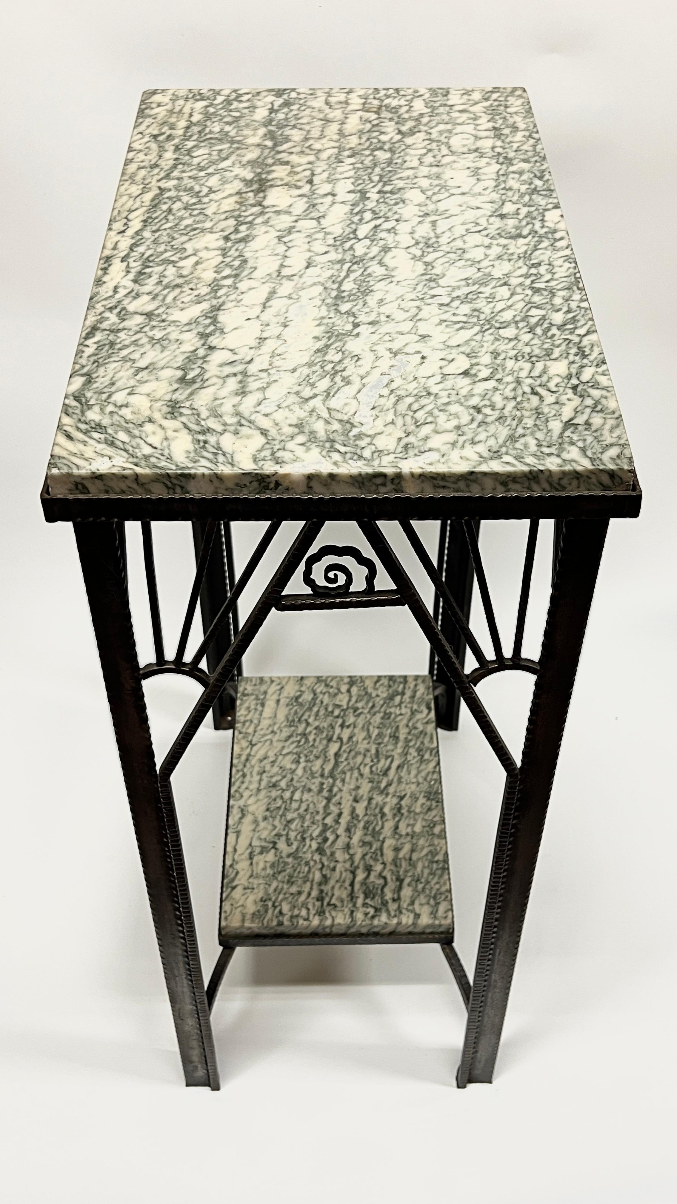 Tavolo consolle in ferro battuto e marmo bianco verde di epoca Art Déco francese in vendita 8