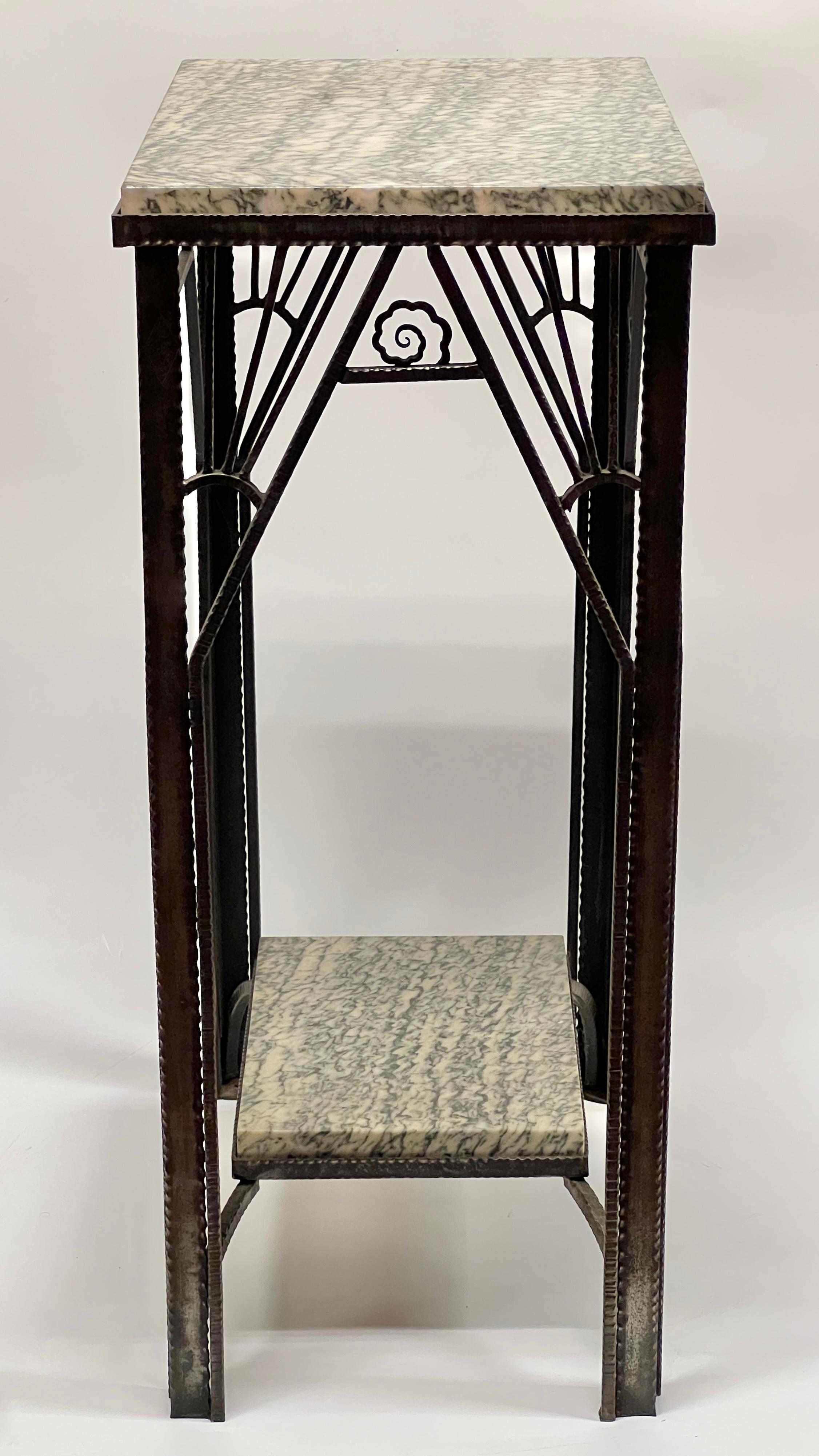 Tavolo consolle in ferro battuto e marmo bianco verde di epoca Art Déco francese in vendita 9